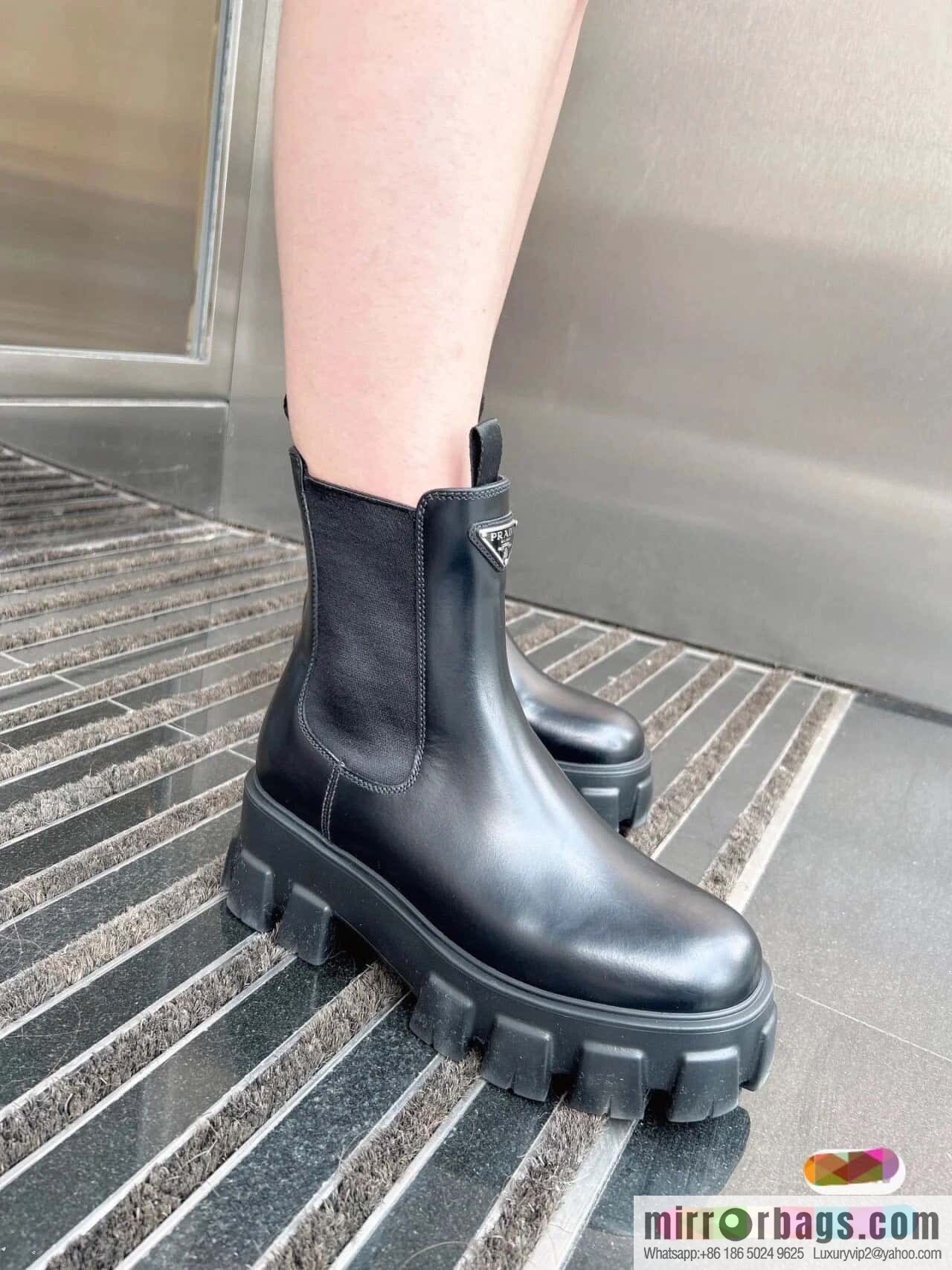 PRADA Triangle standard serrated wheel, muffin thick-bottomed cigarette tube short boots