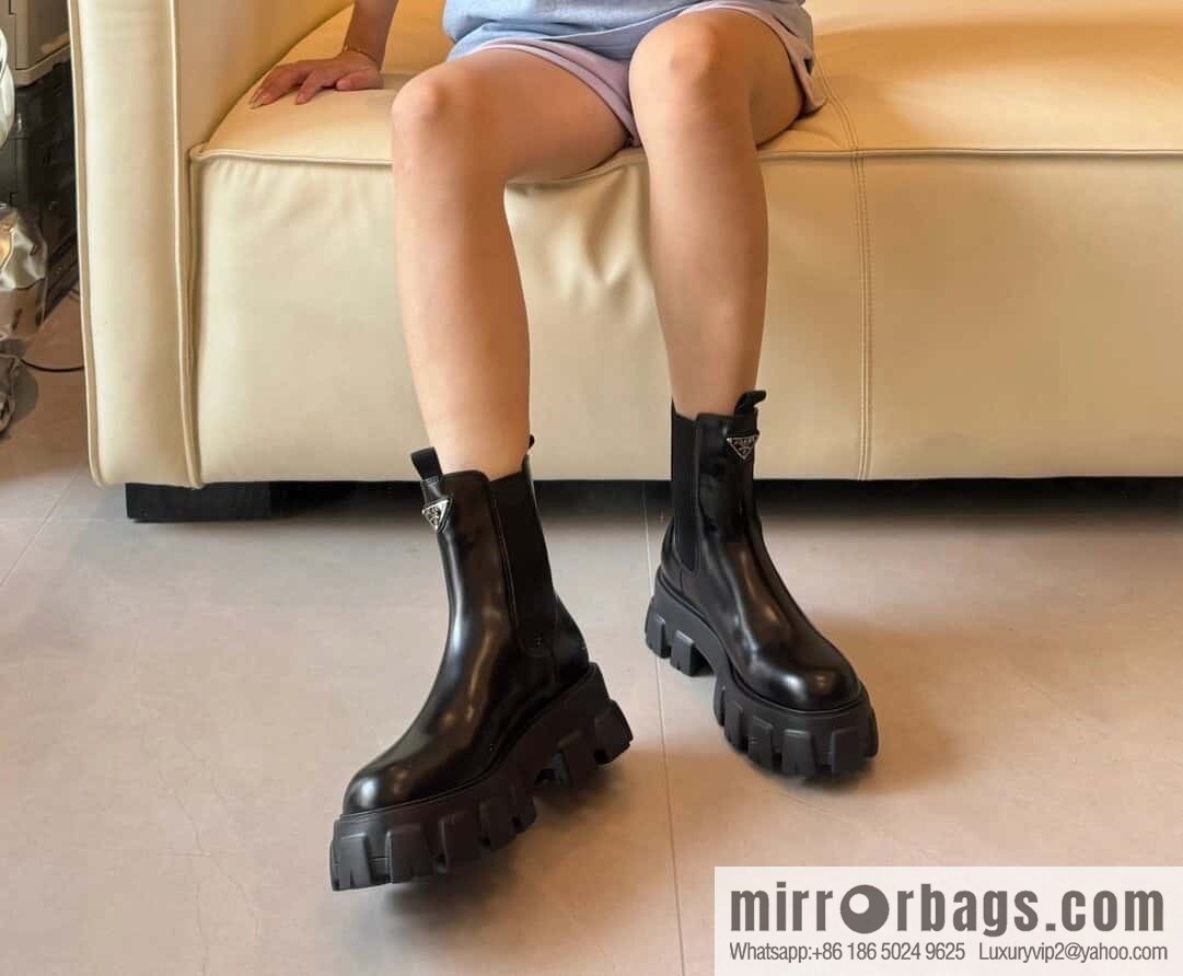 PRADA Triangle standard serrated wheel, muffin thick-bottomed cigarette tube short boots