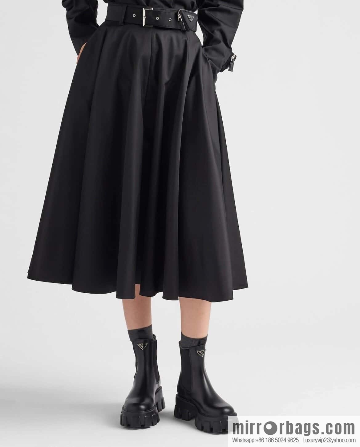 PRADA Triangle standard serrated wheel, muffin thick-bottomed cigarette tube short boots