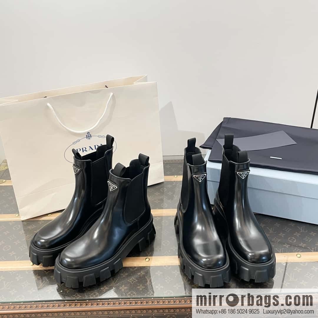 PRADA Triangle standard serrated wheel, muffin thick-bottomed cigarette tube short boots