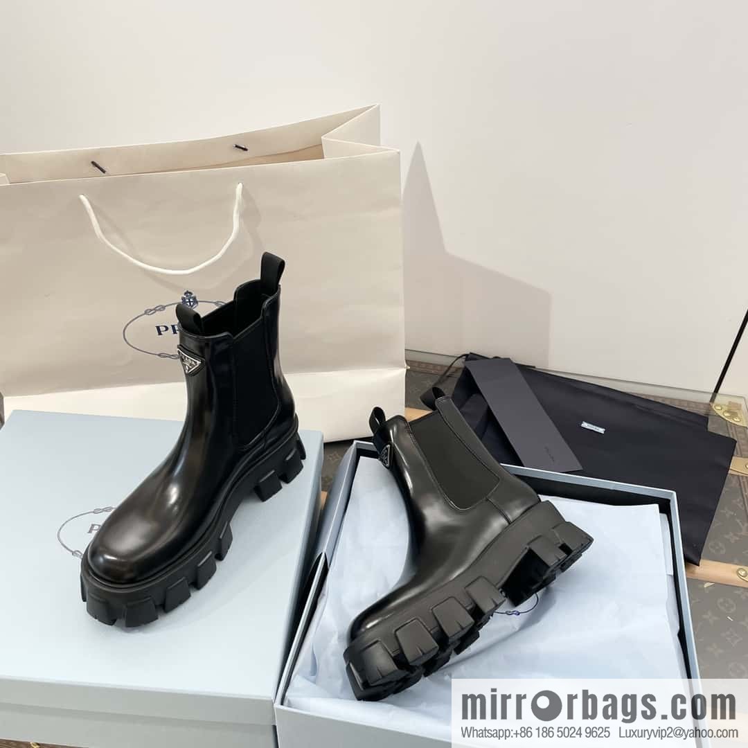 PRADA Triangle standard serrated wheel, muffin thick-bottomed cigarette tube short boots