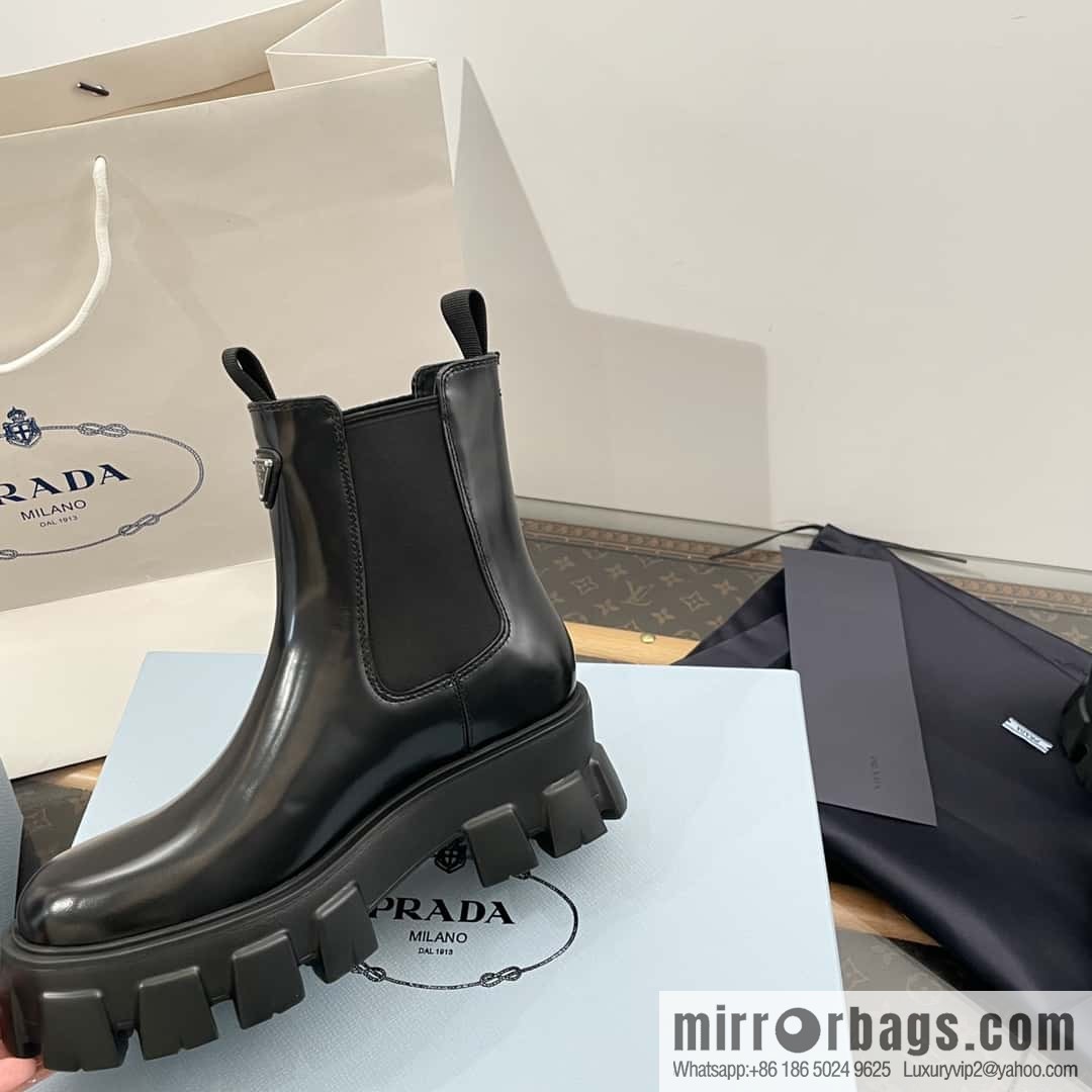 PRADA Triangle standard serrated wheel, muffin thick-bottomed cigarette tube short boots