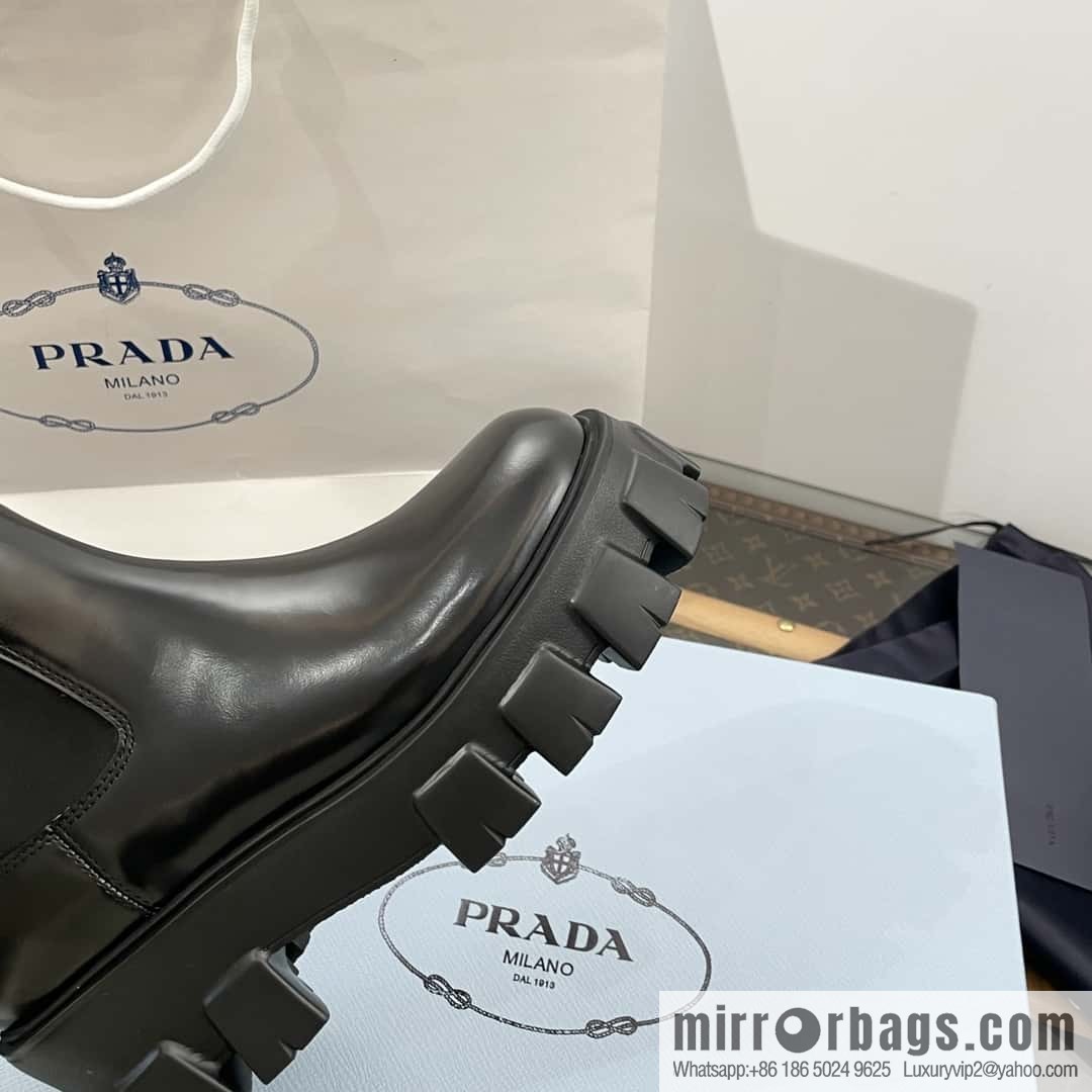 PRADA Triangle standard serrated wheel, muffin thick-bottomed cigarette tube short boots