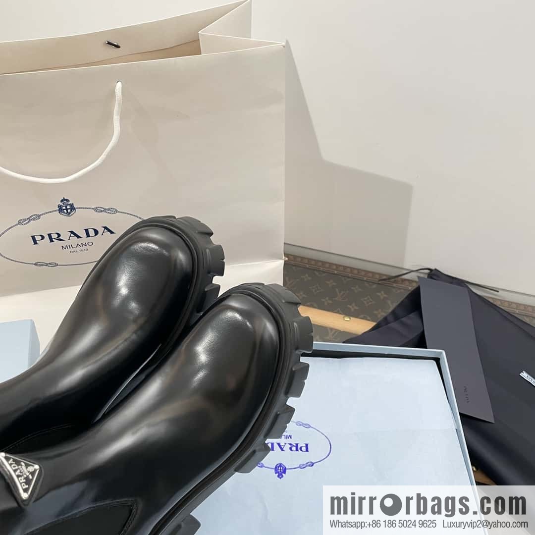 PRADA Triangle standard serrated wheel, muffin thick-bottomed cigarette tube short boots
