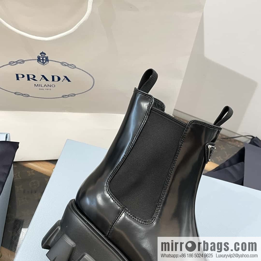 PRADA Triangle standard serrated wheel, muffin thick-bottomed cigarette tube short boots