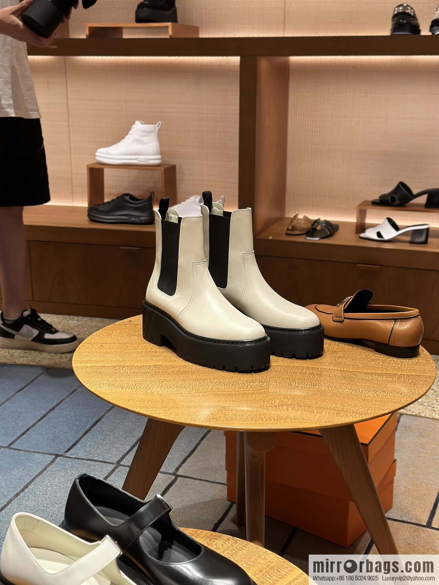 Hermès H's new autumn and winter Chelsea boots