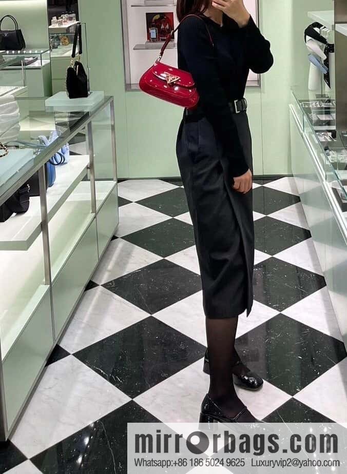 PRADA patent leather armpit bag 🎉 1BD345 big red