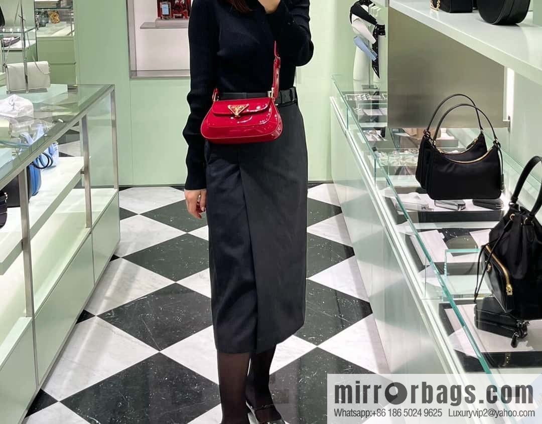 PRADA patent leather armpit bag 🎉 1BD345 big red