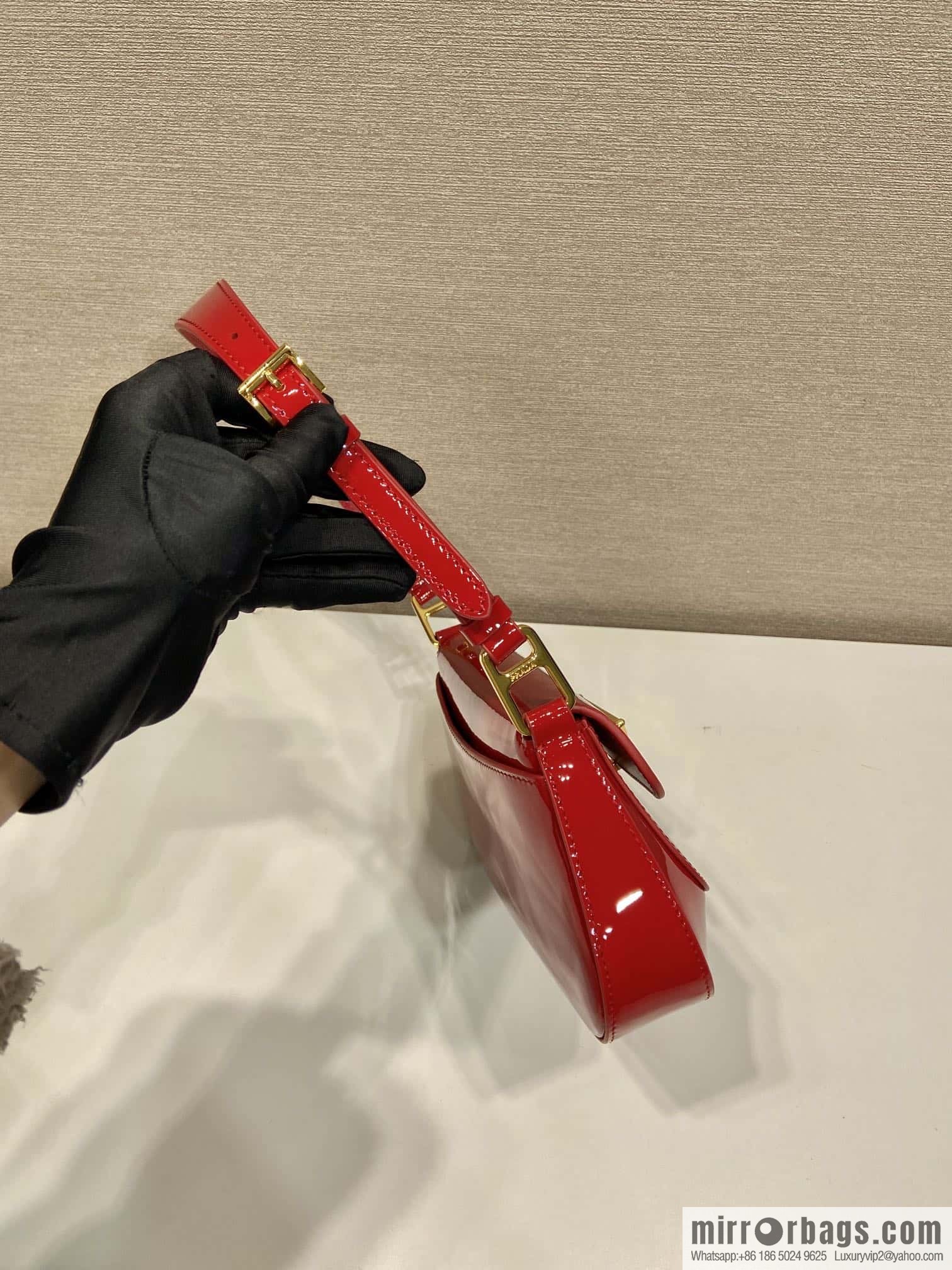 PRADA patent leather armpit bag 🎉 1BD345 big red