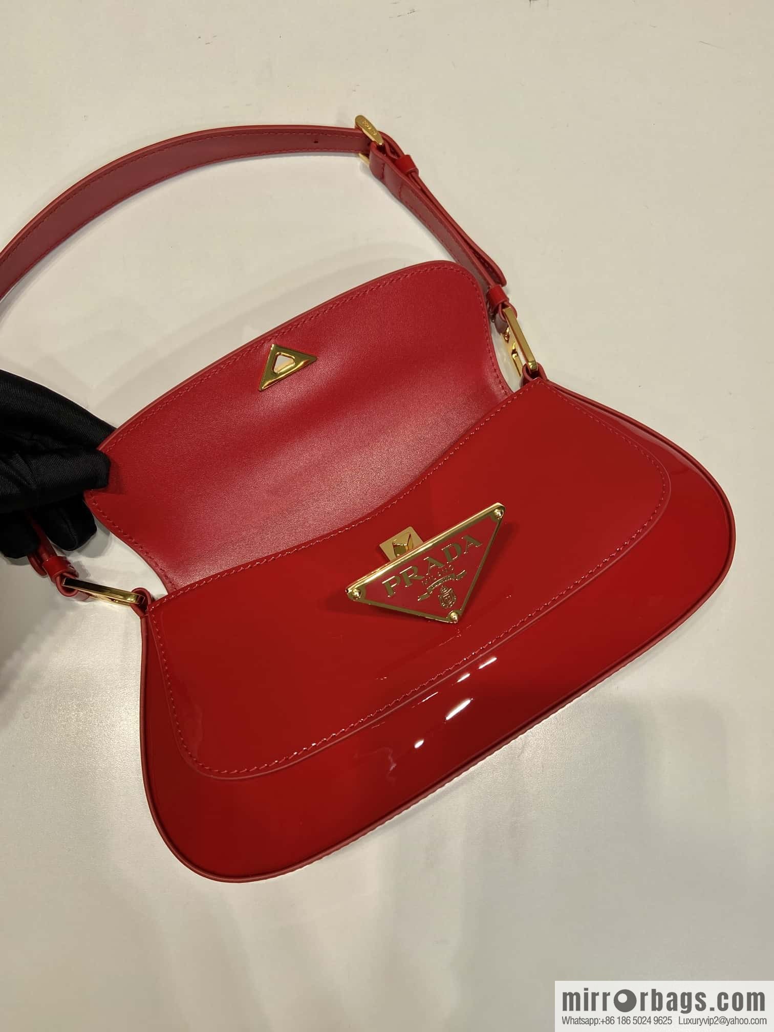 PRADA patent leather armpit bag 🎉 1BD345 big red