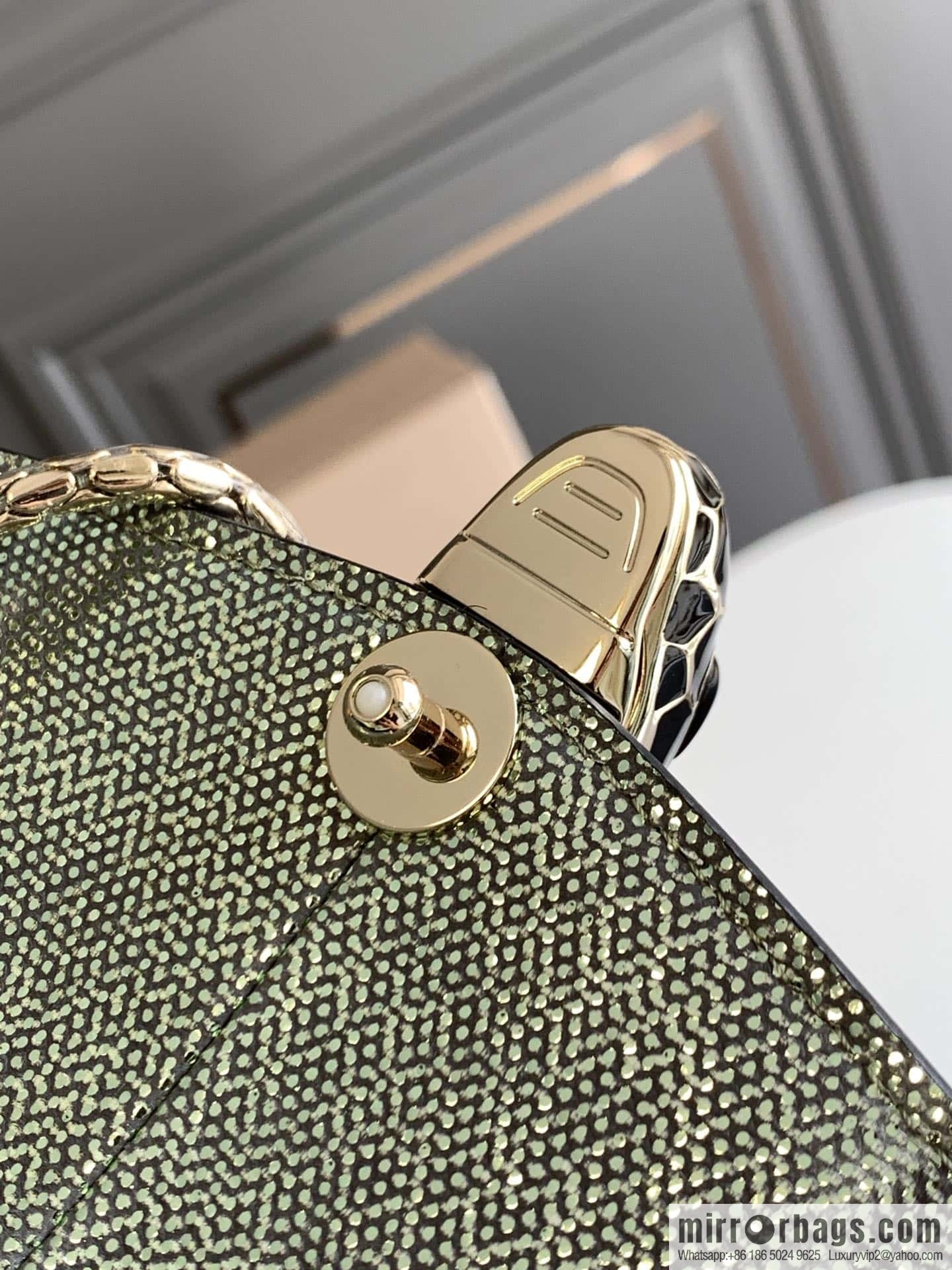 BVLGARI Bulgari Sprpenti Forever water snake skin inner small sheepskin chain bag 618792 mint green 20CM