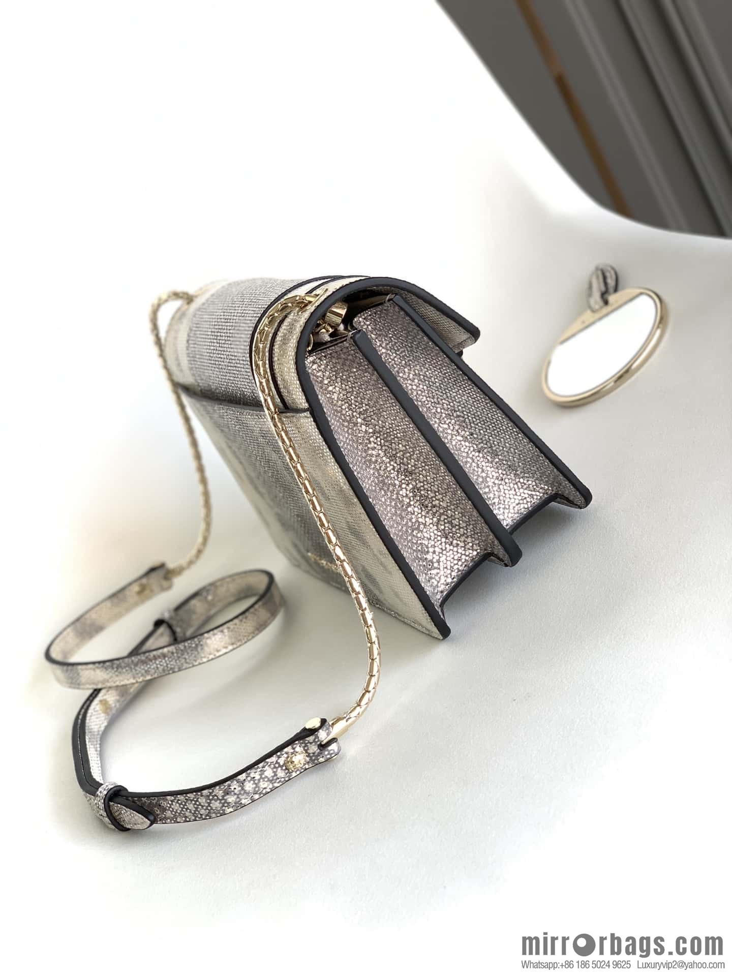 BVLGARI Bulgari Sprpenti Forever Water Snakeskin Inner Small sheepskin Oblique Span Bag 289672 Milk Protein Stone Metal Texture 19CM