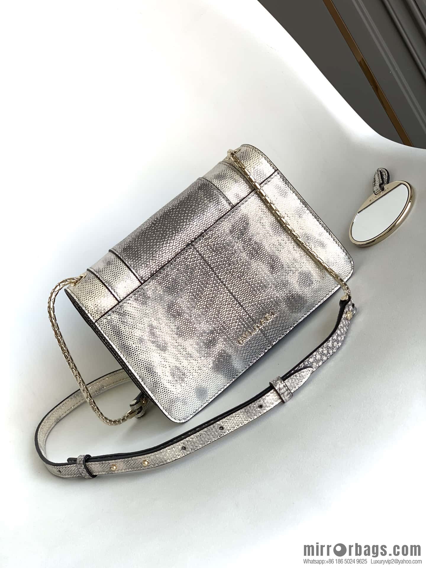 BVLGARI Bulgari Sprpenti Forever Water Snakeskin Inner Small sheepskin Oblique Span Bag 289672 Milk Protein Stone Metal Texture 19CM