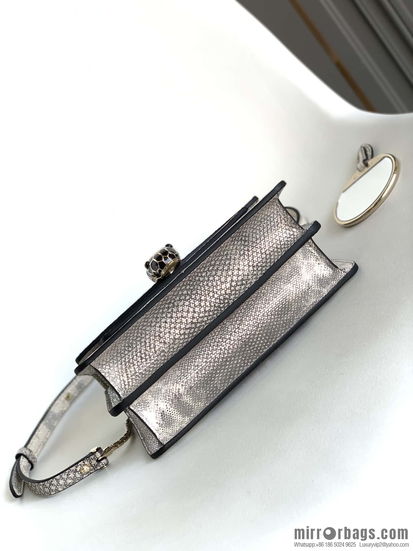 BVLGARI Bulgari Sprpenti Forever Water Snakeskin Inner Small sheepskin Oblique Span Bag 289672 Milk Protein Stone Metal Texture 19CM