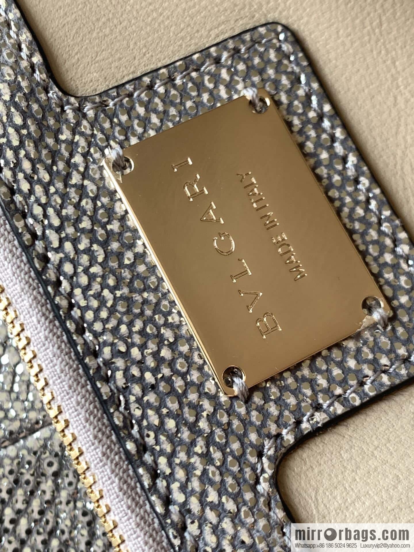 BVLGARI Bulgari Sprpenti Forever Water Snakeskin Inner Small sheepskin Oblique Span Bag 289672 Milk Protein Stone Metal Texture 19CM