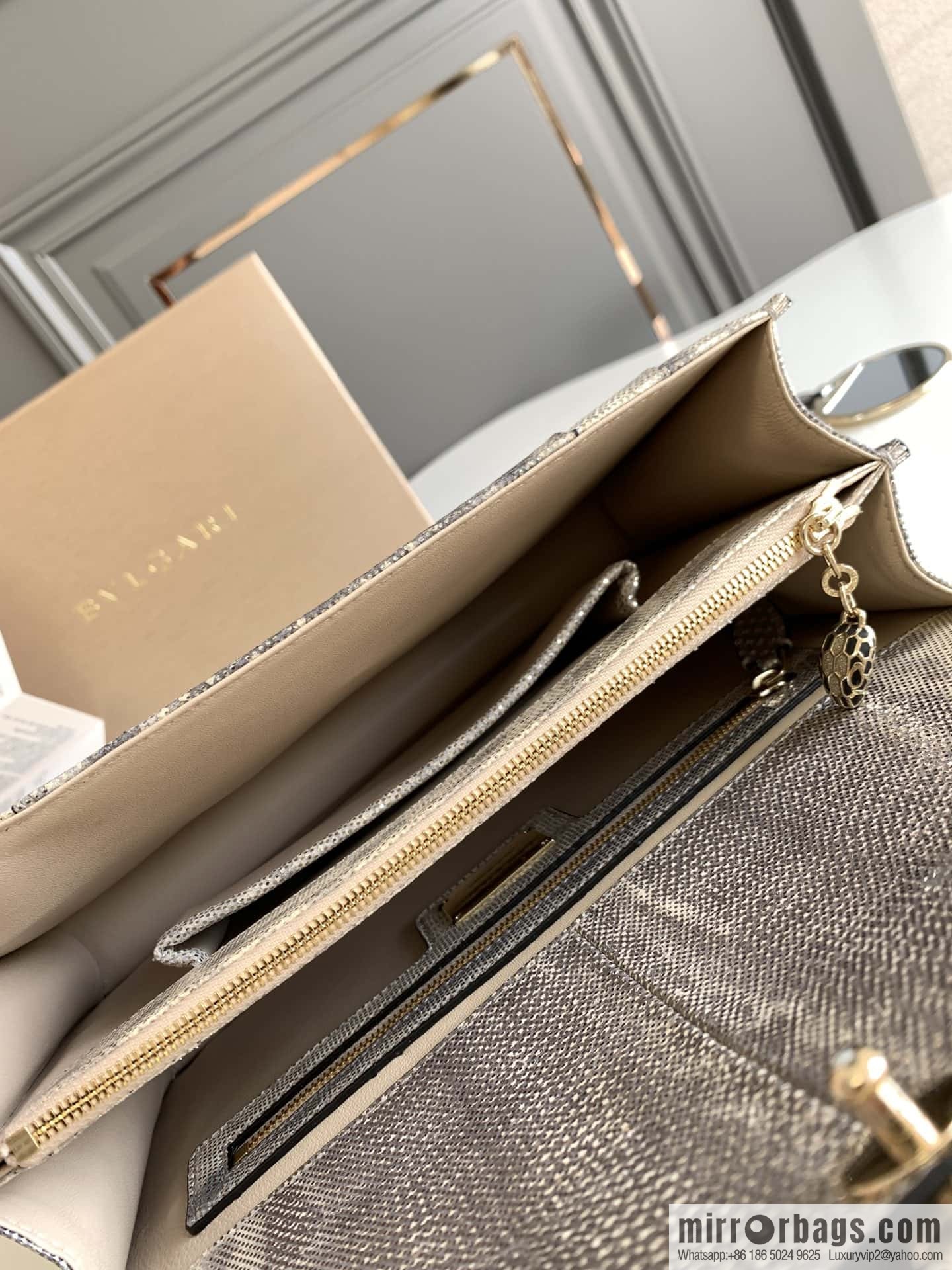 BVLGARI Bulgari Sprpenti Forever water snake skin inner small sheepskin oblique span bag 383262 milk protein stone metal texture 27.5CM