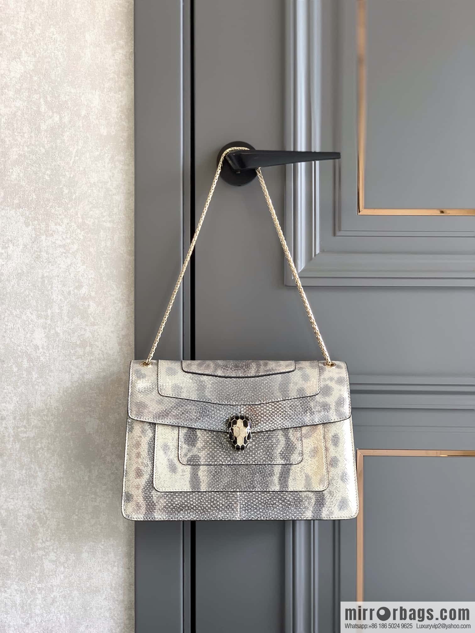 BVLGARI Bulgari Sprpenti Forever water snake skin inner small sheepskin oblique span bag 383262 milk protein stone metal texture 27.5CM