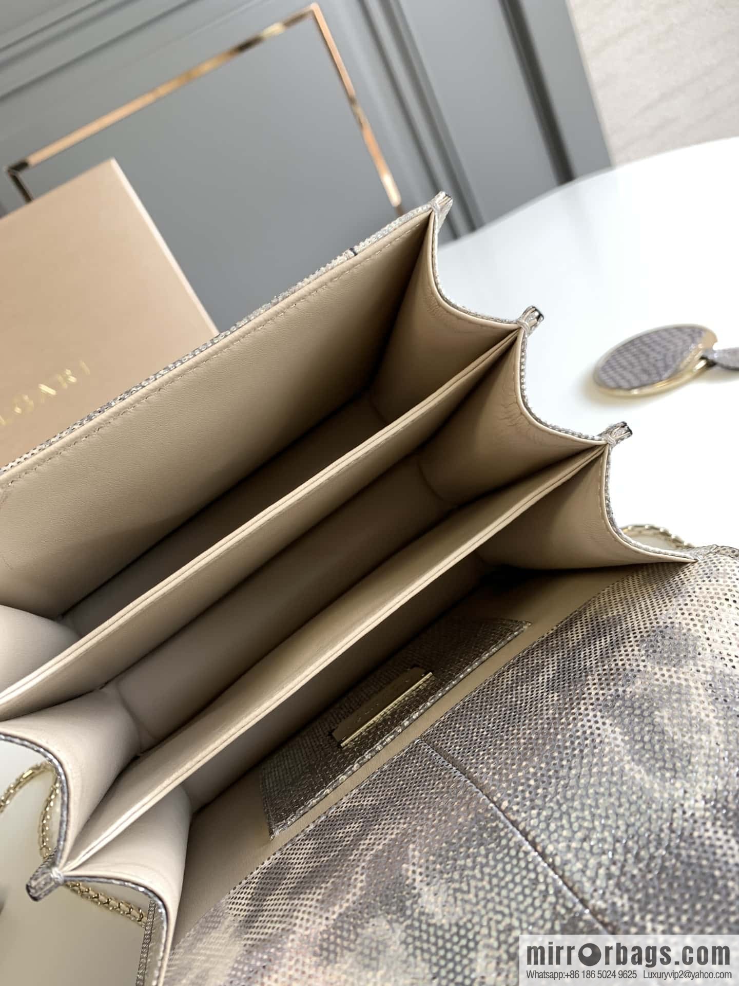 BVLGARI Bulgari Sprpenti Forever water snake skin inner small sheepskin tote bag 18CM 383292 Milk protein stone metal texture