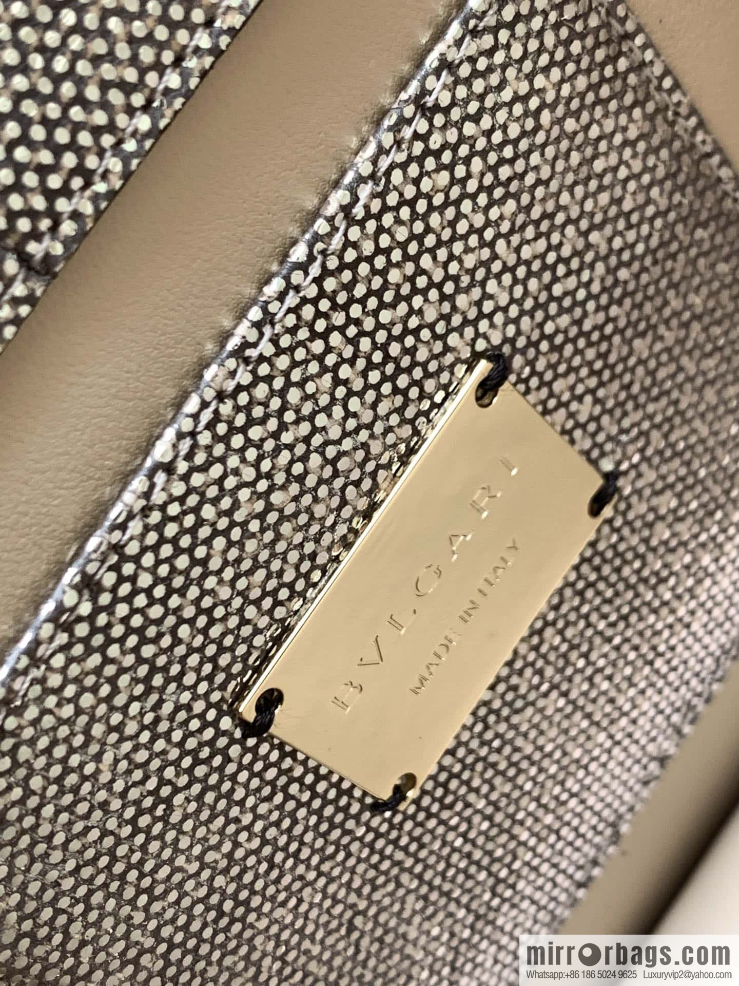BVLGARI Bulgari Sprpenti Forever water snake skin inner small sheepskin tote bag 18CM 383292 Milk protein stone metal texture