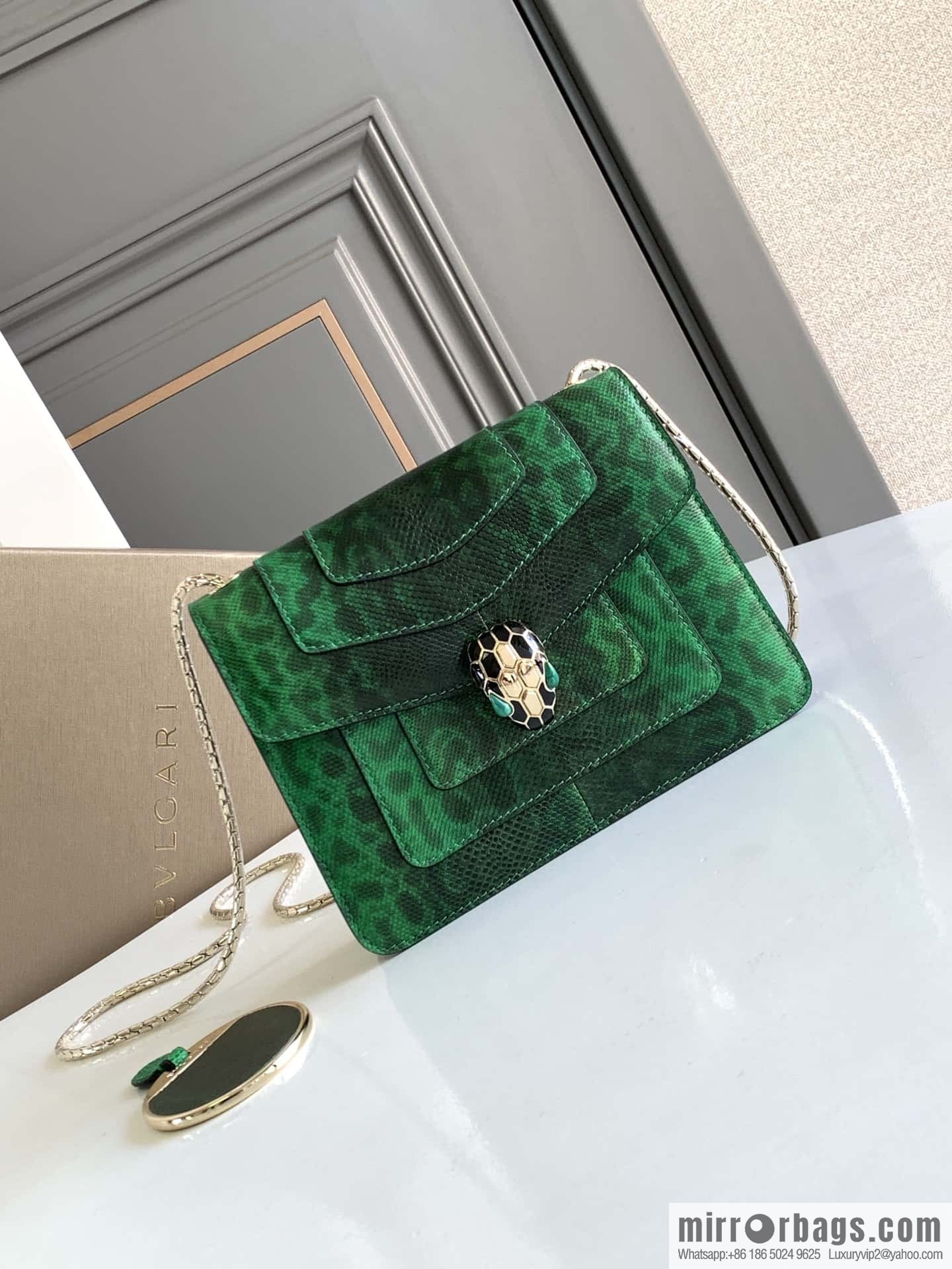 BVLGARI Bulgari Sprpenti Forever Green Grandmother Green Glossy Water Snakeskin chain bag 20CM 618792