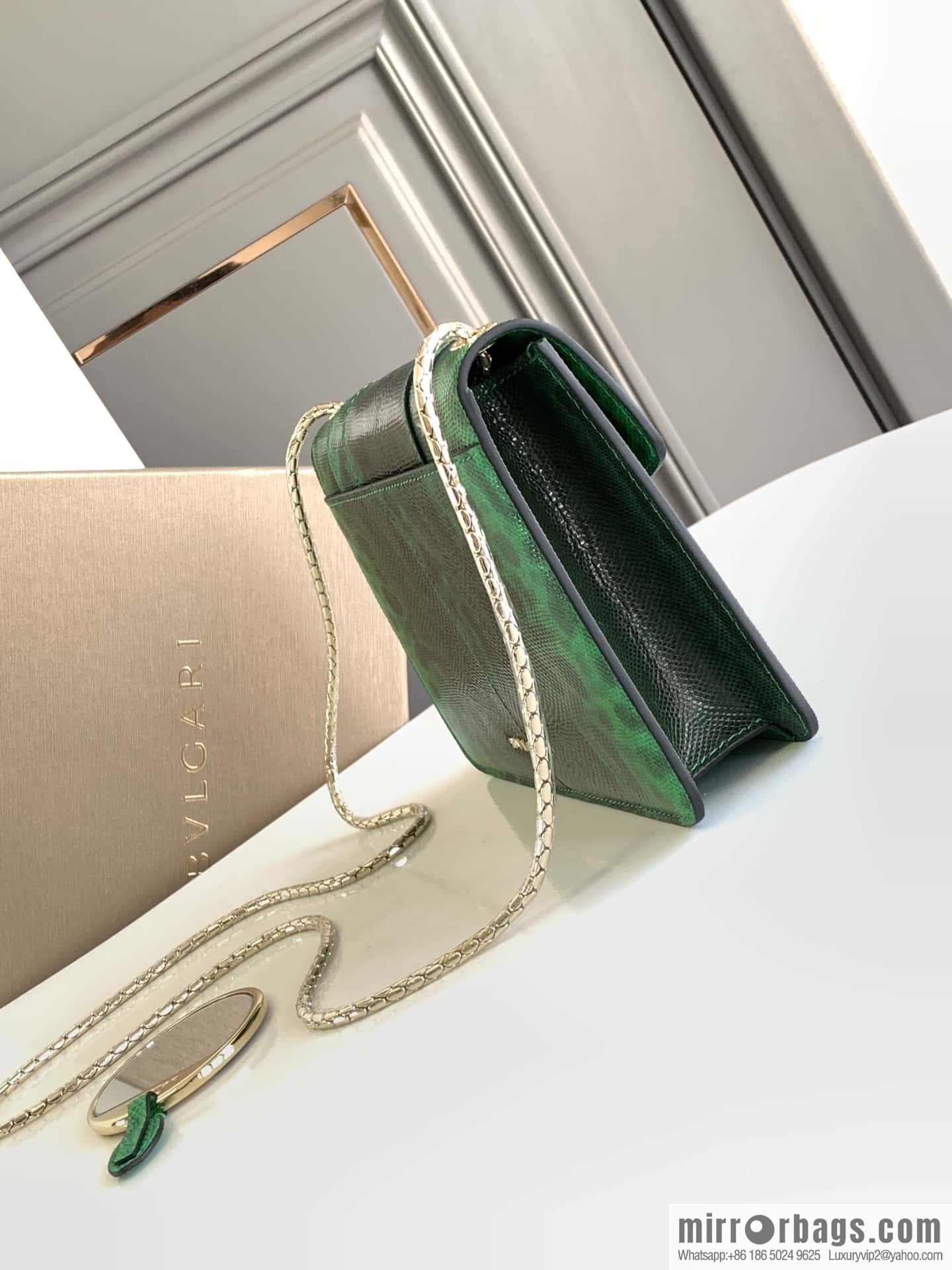 BVLGARI Bulgari Sprpenti Forever Green Grandmother Green Glossy Water Snakeskin chain bag 20CM 618792