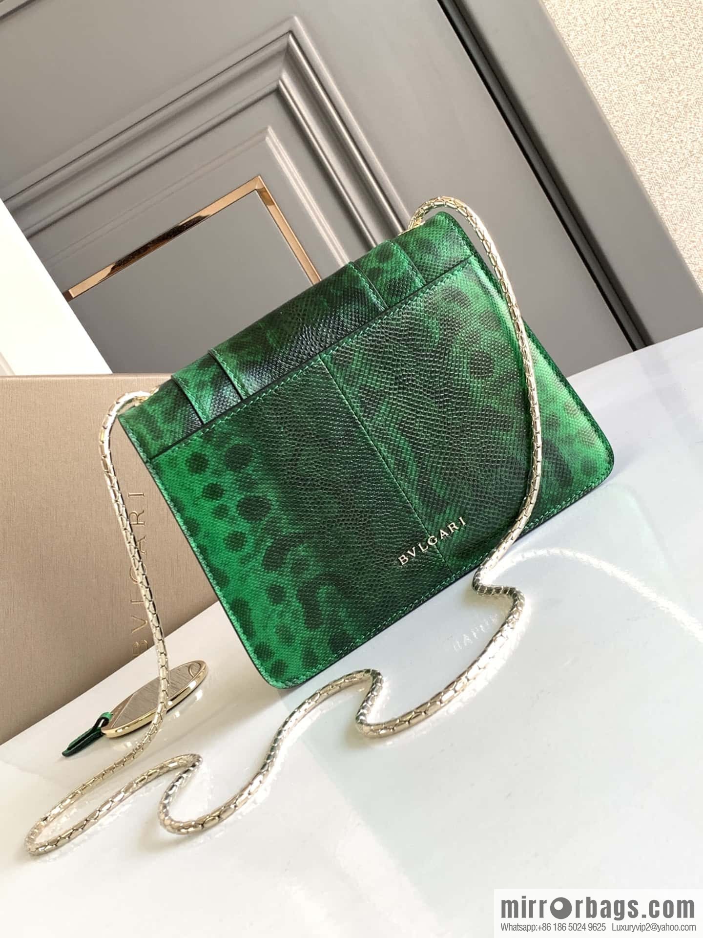 BVLGARI Bulgari Sprpenti Forever Green Grandmother Green Glossy Water Snakeskin chain bag 20CM 618792