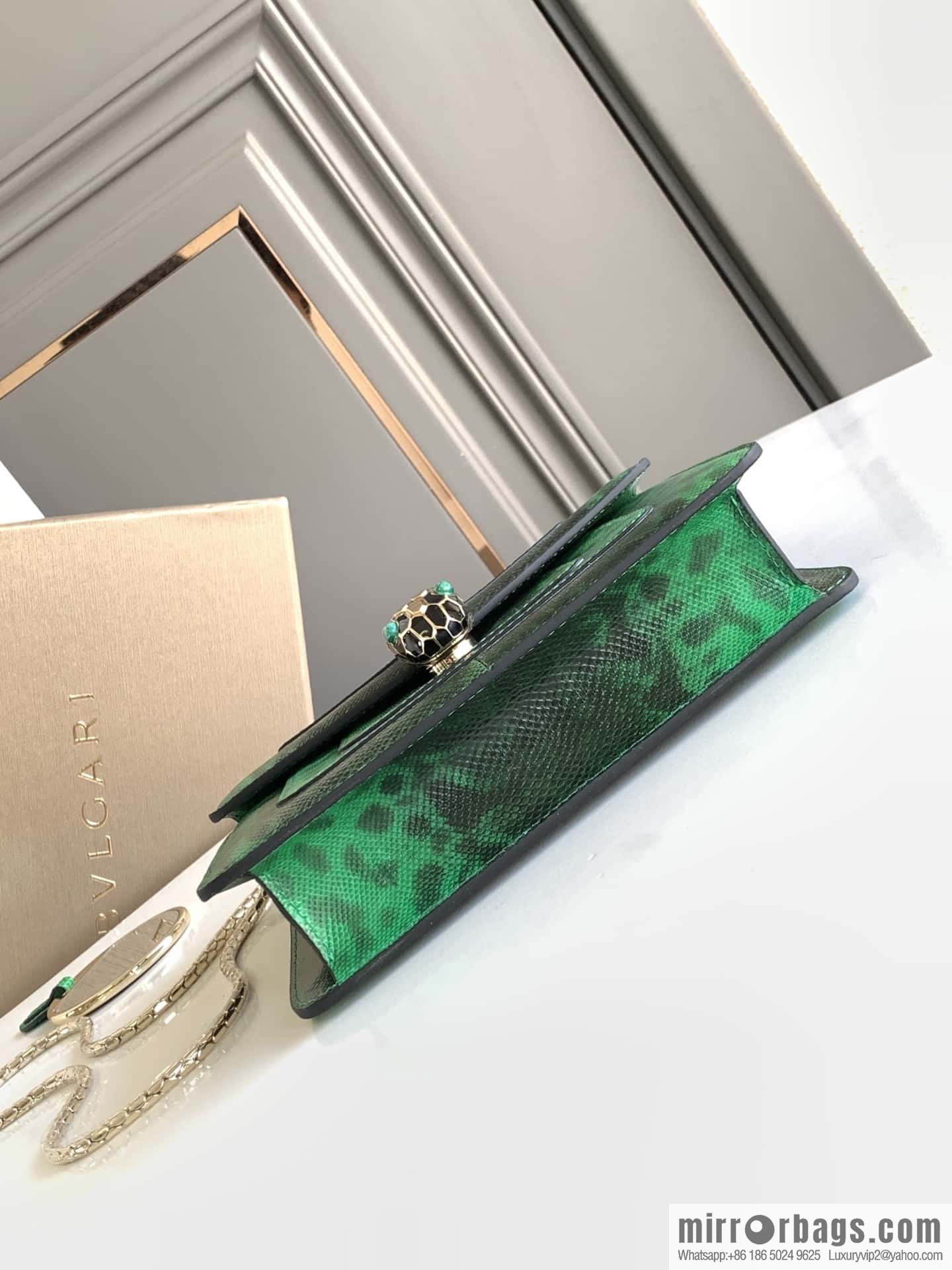 BVLGARI Bulgari Sprpenti Forever Green Grandmother Green Glossy Water Snakeskin chain bag 20CM 618792