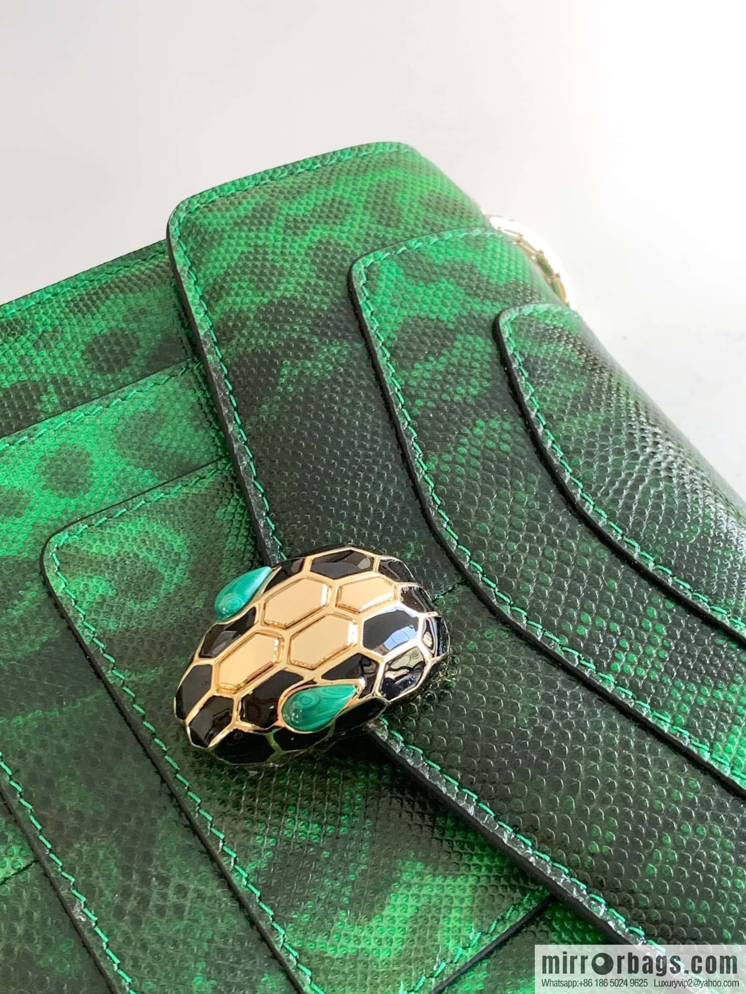 BVLGARI Bulgari Sprpenti Forever Green Grandmother Green Glossy Water Snakeskin chain bag 20CM 618792
