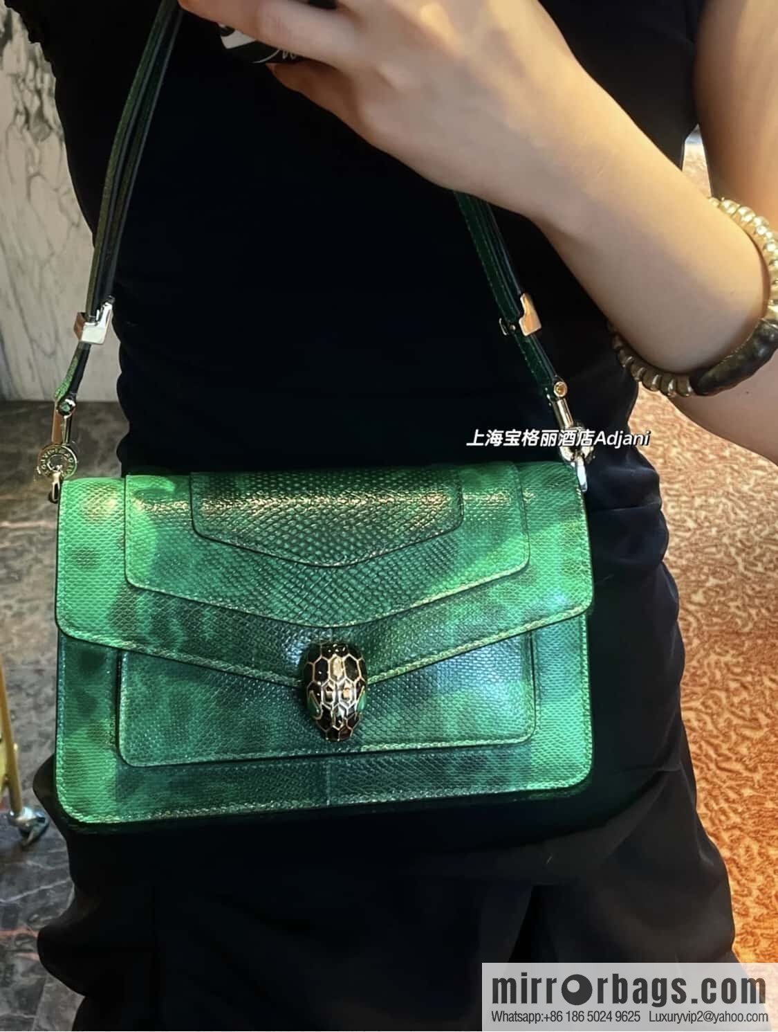 BVLGARI Bulgari bright green grandmother green glossy water snakeskin EAST-WEST series small shoulder bag 22CM 292103