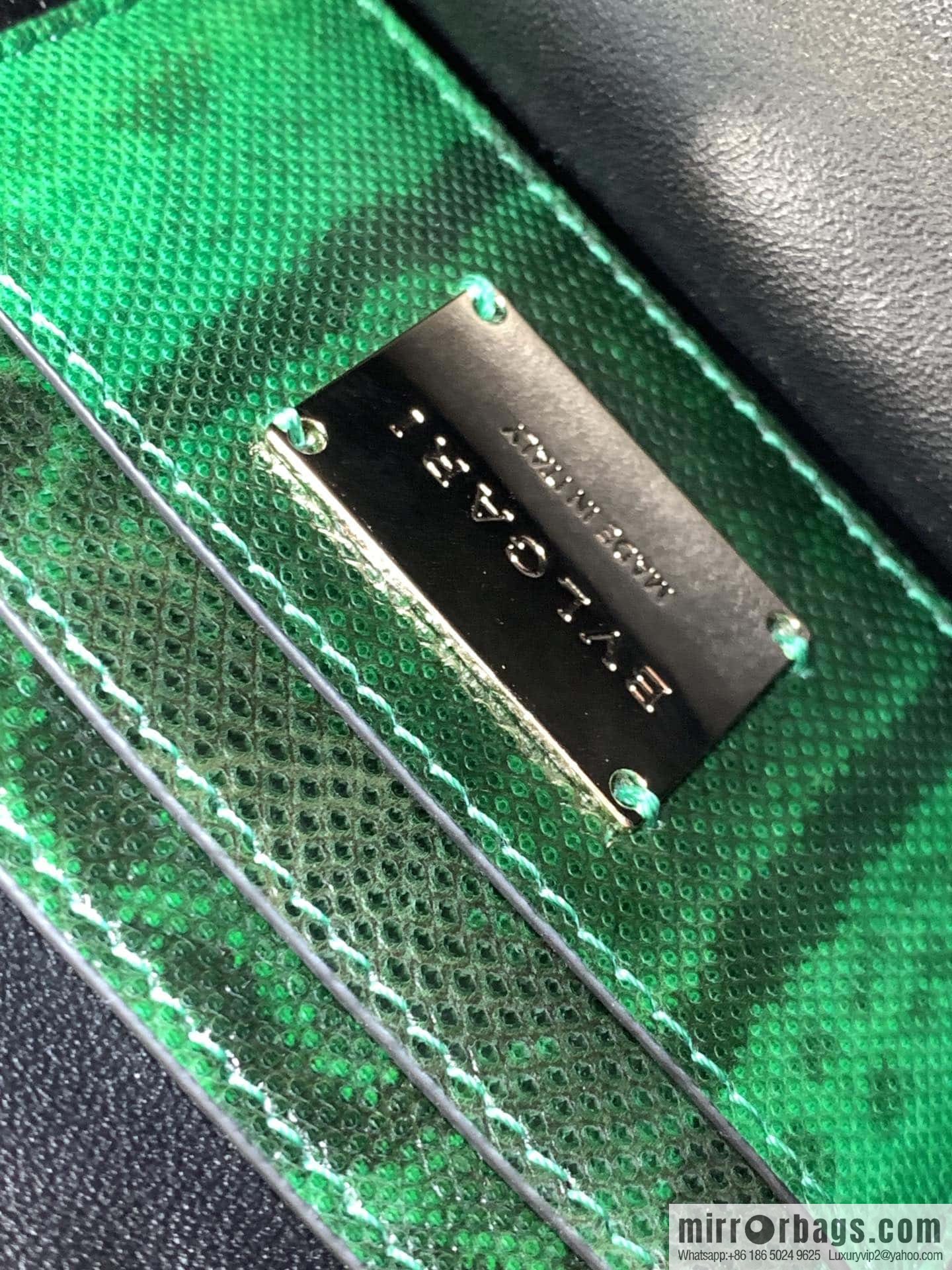 BVLGARI Bulgari bright green grandmother green glossy water snakeskin EAST-WEST series small shoulder bag 22CM 292103