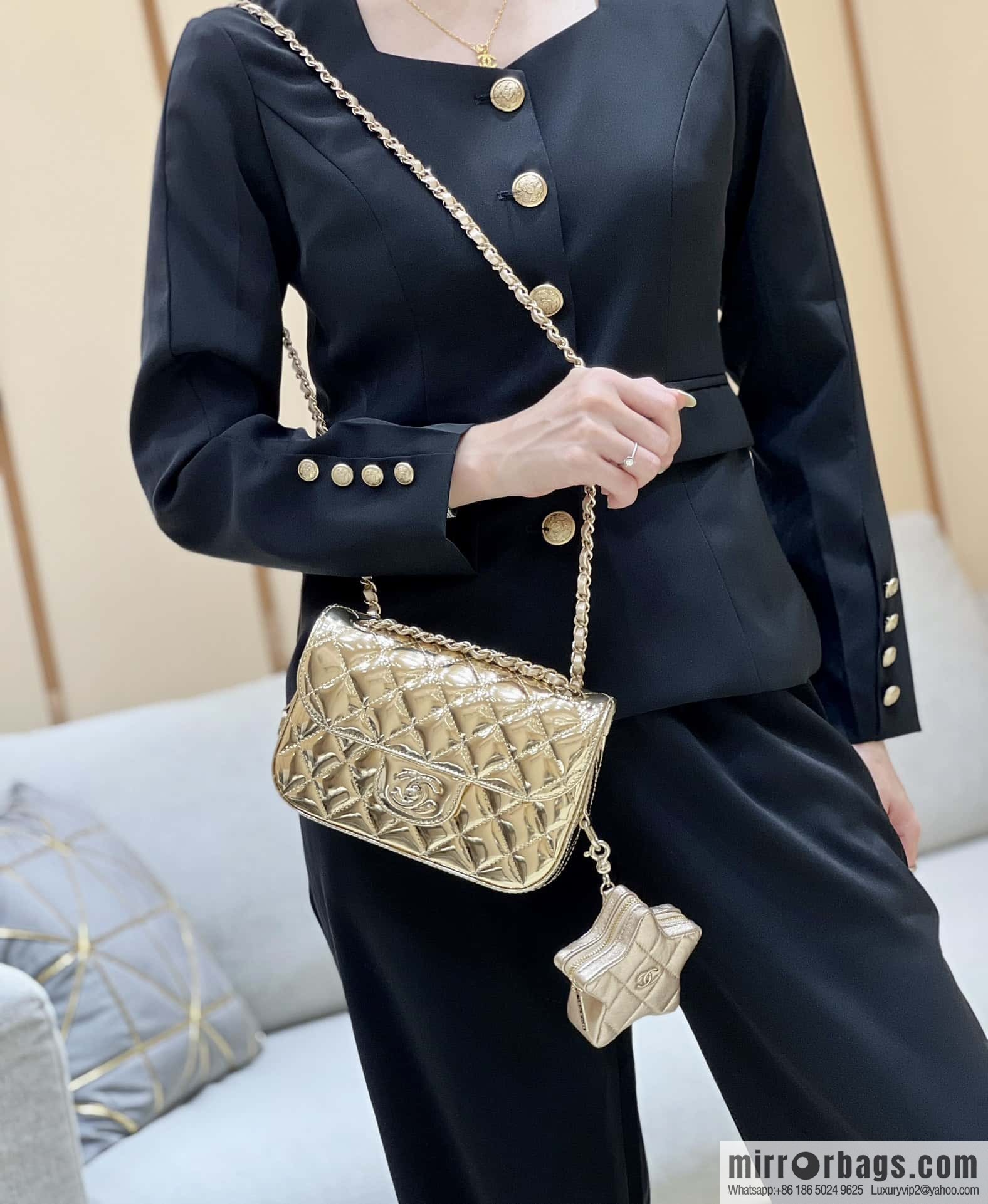 CHANEL 24C early spring vacation series CF patent leather cover bag AS4646 gold
