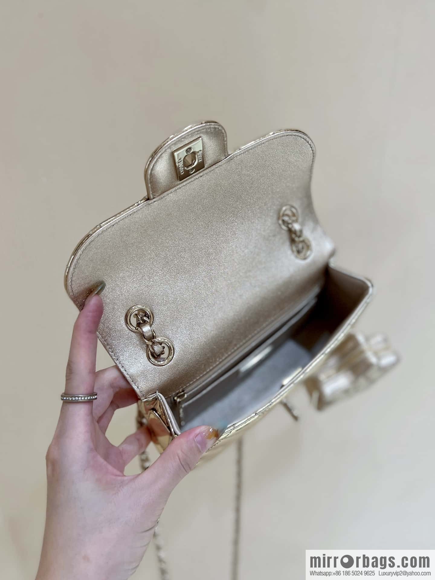 CHANEL 24C early spring vacation series CF patent leather cover bag AS4646 gold