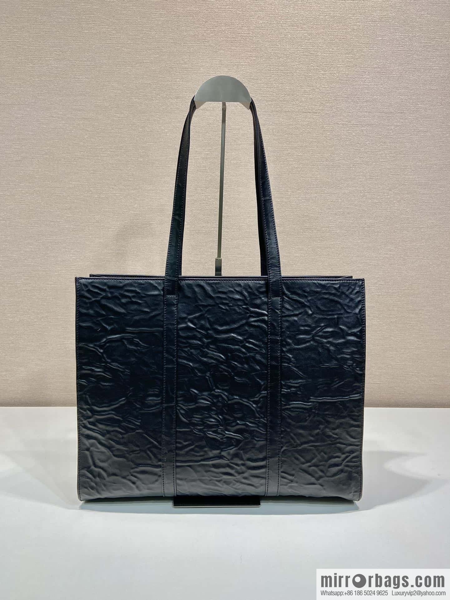 PRADA new tote bag 🎉 1BG460 black