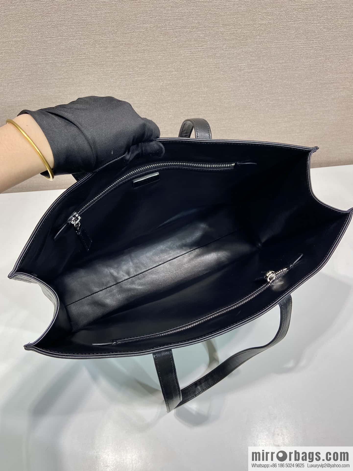 PRADA new tote bag 🎉 1BG460 black