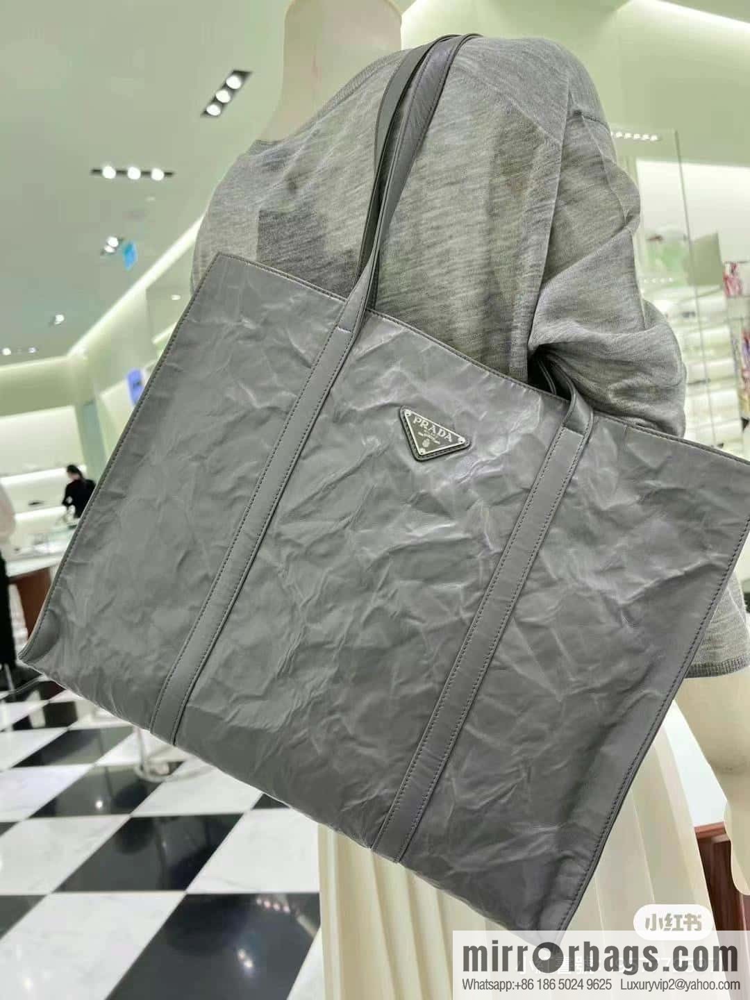 PRADA new tote bag 🎉 1BG460 grey