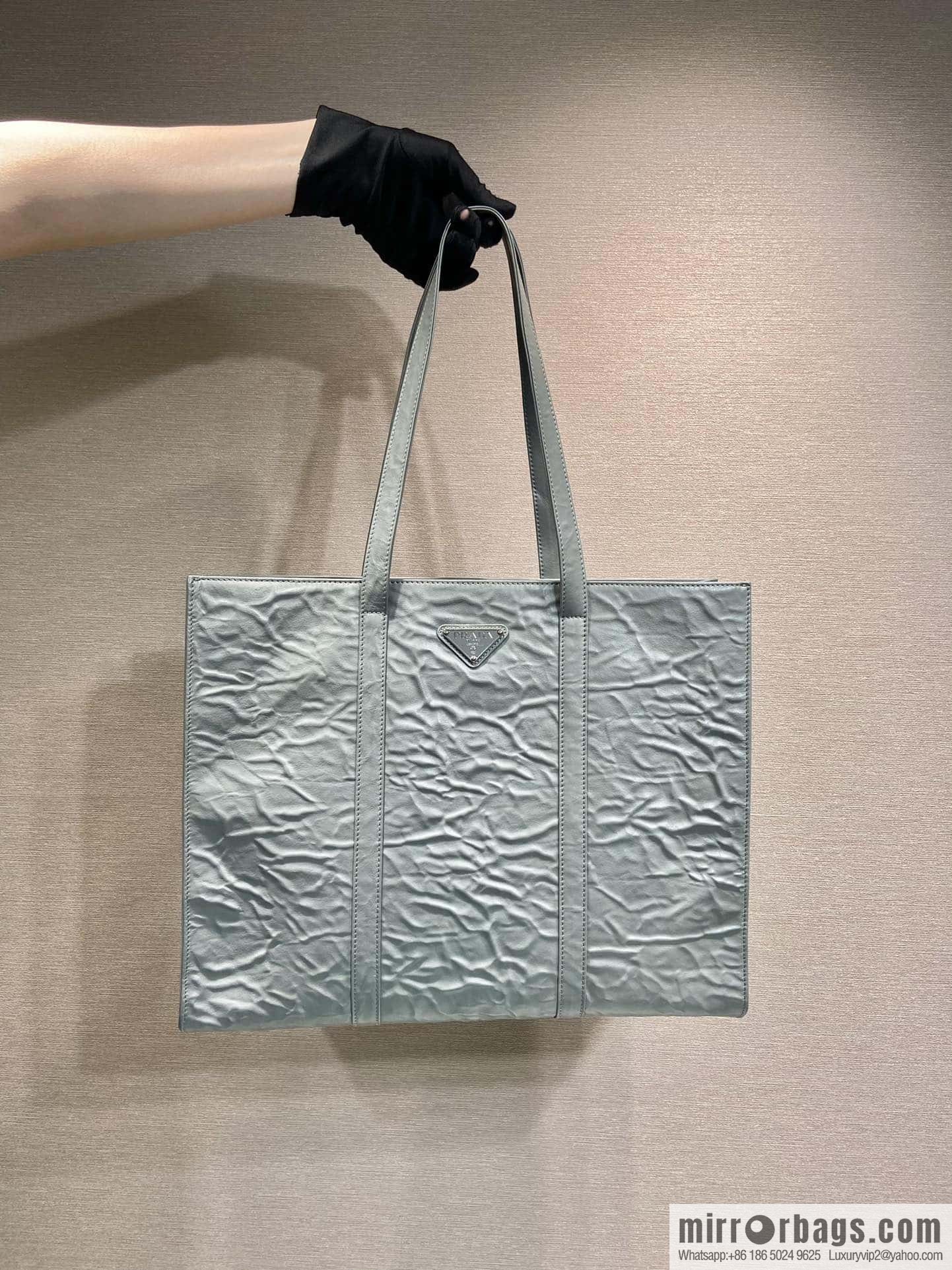 PRADA new tote bag 🎉 1BG460 grey