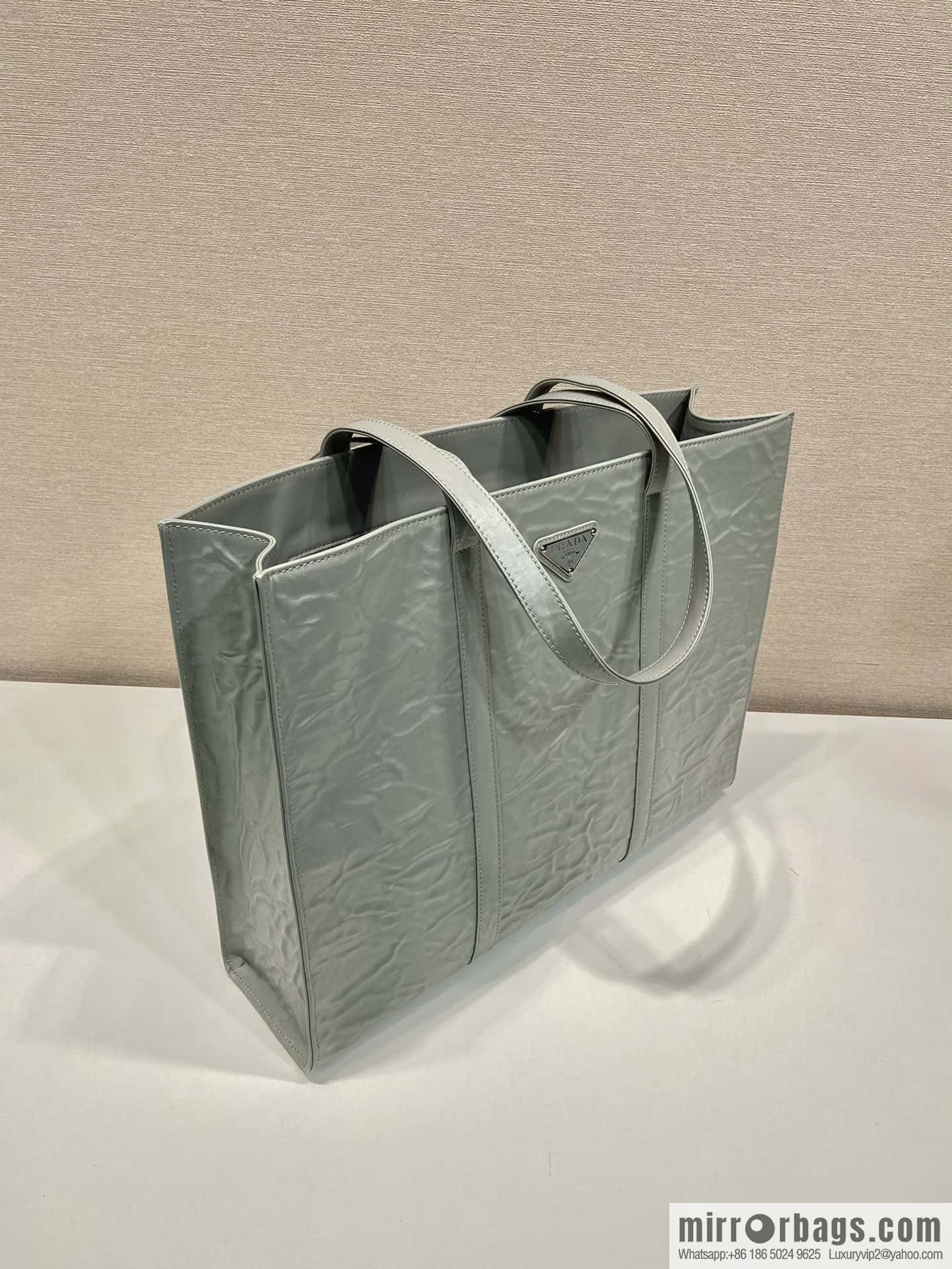 PRADA new tote bag 🎉 1BG460 grey