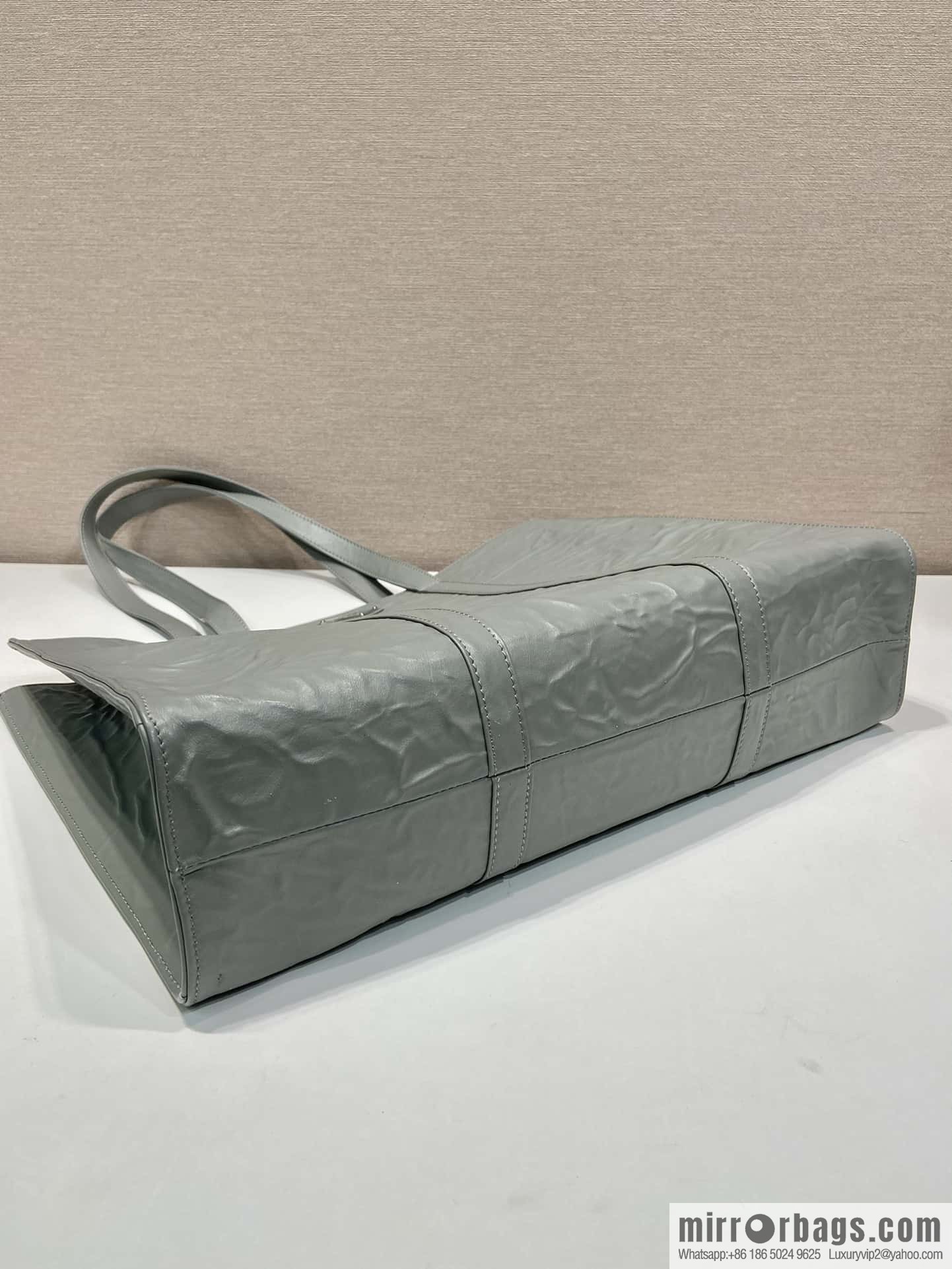 PRADA new tote bag 🎉 1BG460 grey