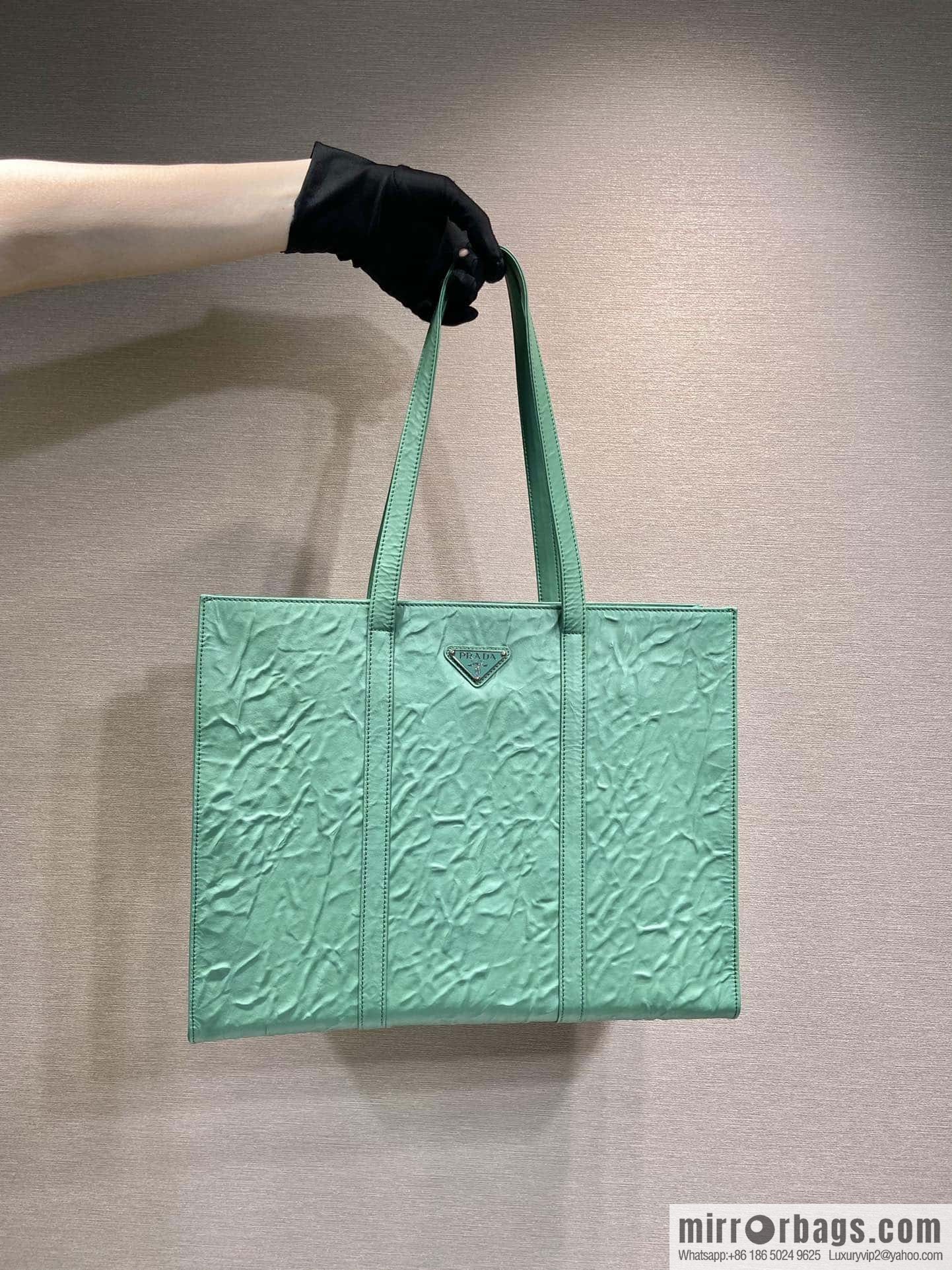 PRADA new tote bag 🎉 1BG460 green