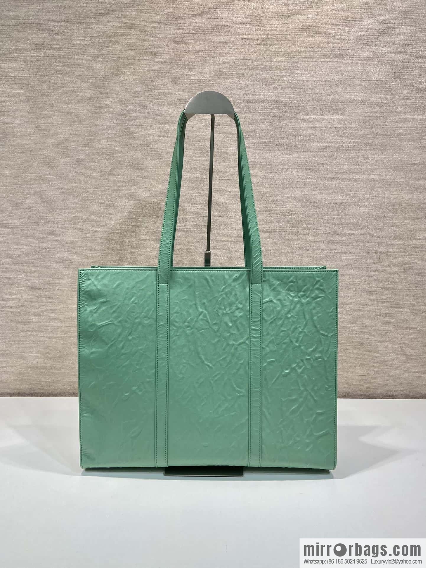 PRADA new tote bag 🎉 1BG460 green
