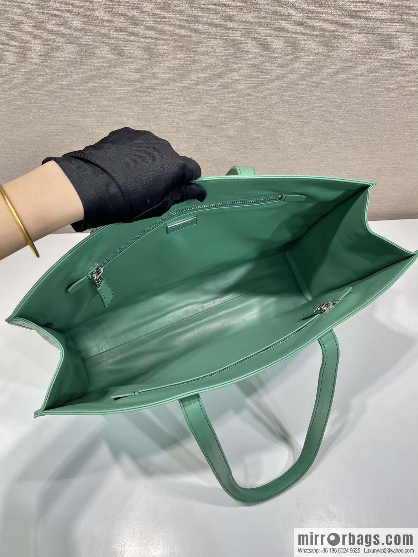 PRADA new tote bag 🎉 1BG460 green