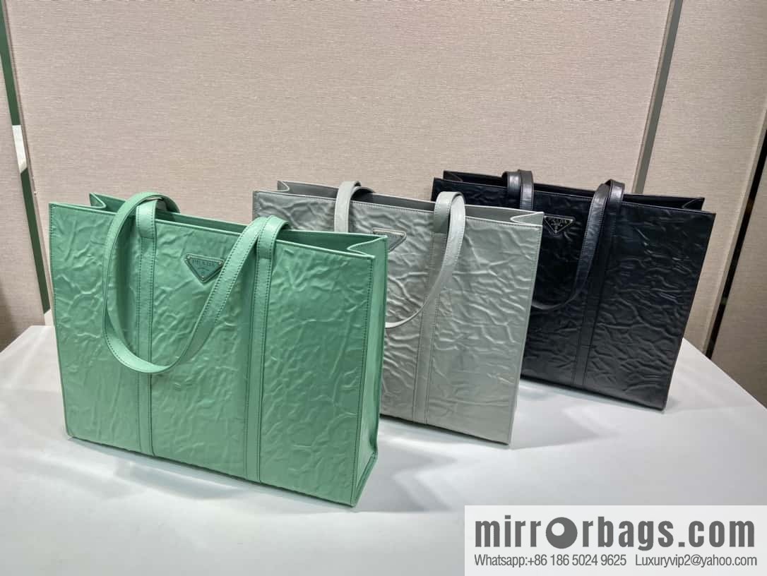 PRADA new tote bag 🎉 1BG460 green