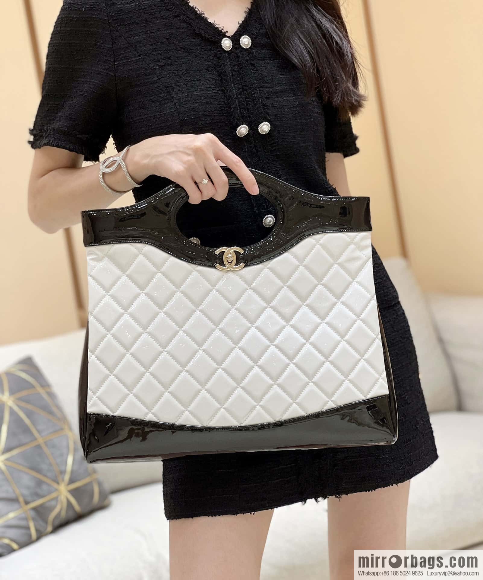 CHANEL 23A Advanced Handicraft Series 31bag Large AS1010 White