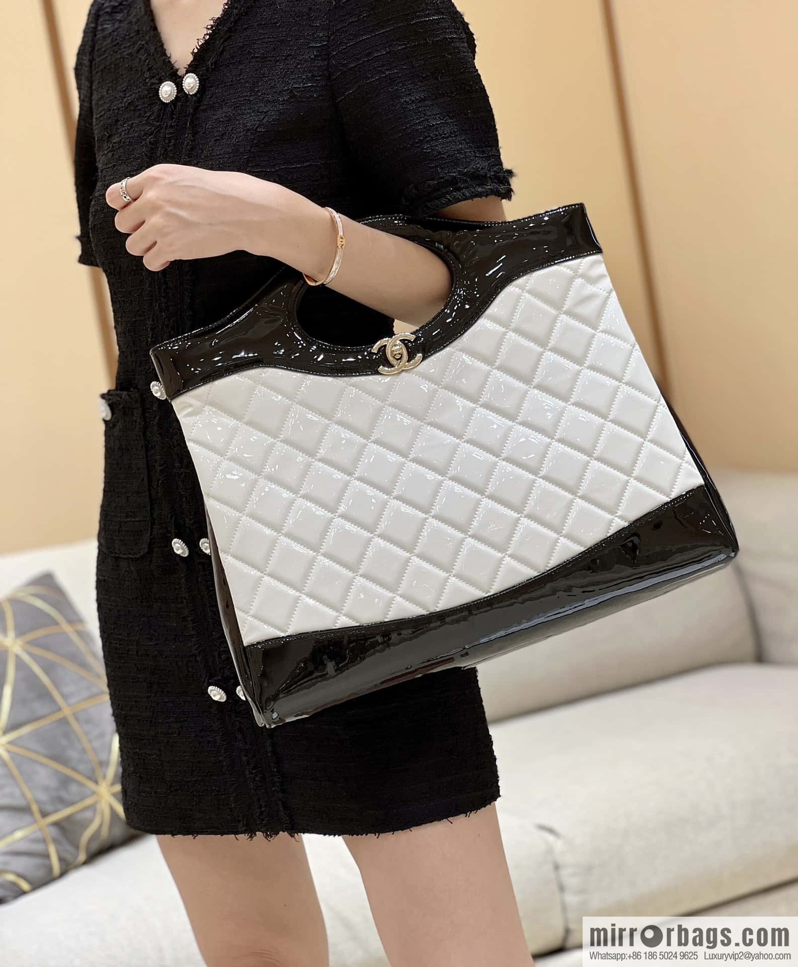 CHANEL 23A Advanced Handicraft Series 31bag Large AS1010 White