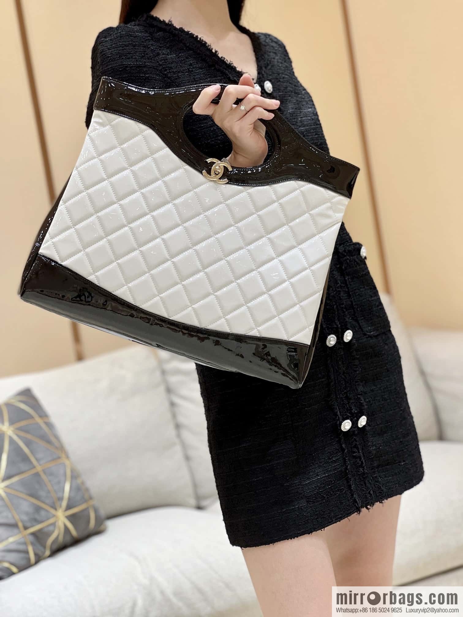 CHANEL 23A Advanced Handicraft Series 31bag Large AS1010 White