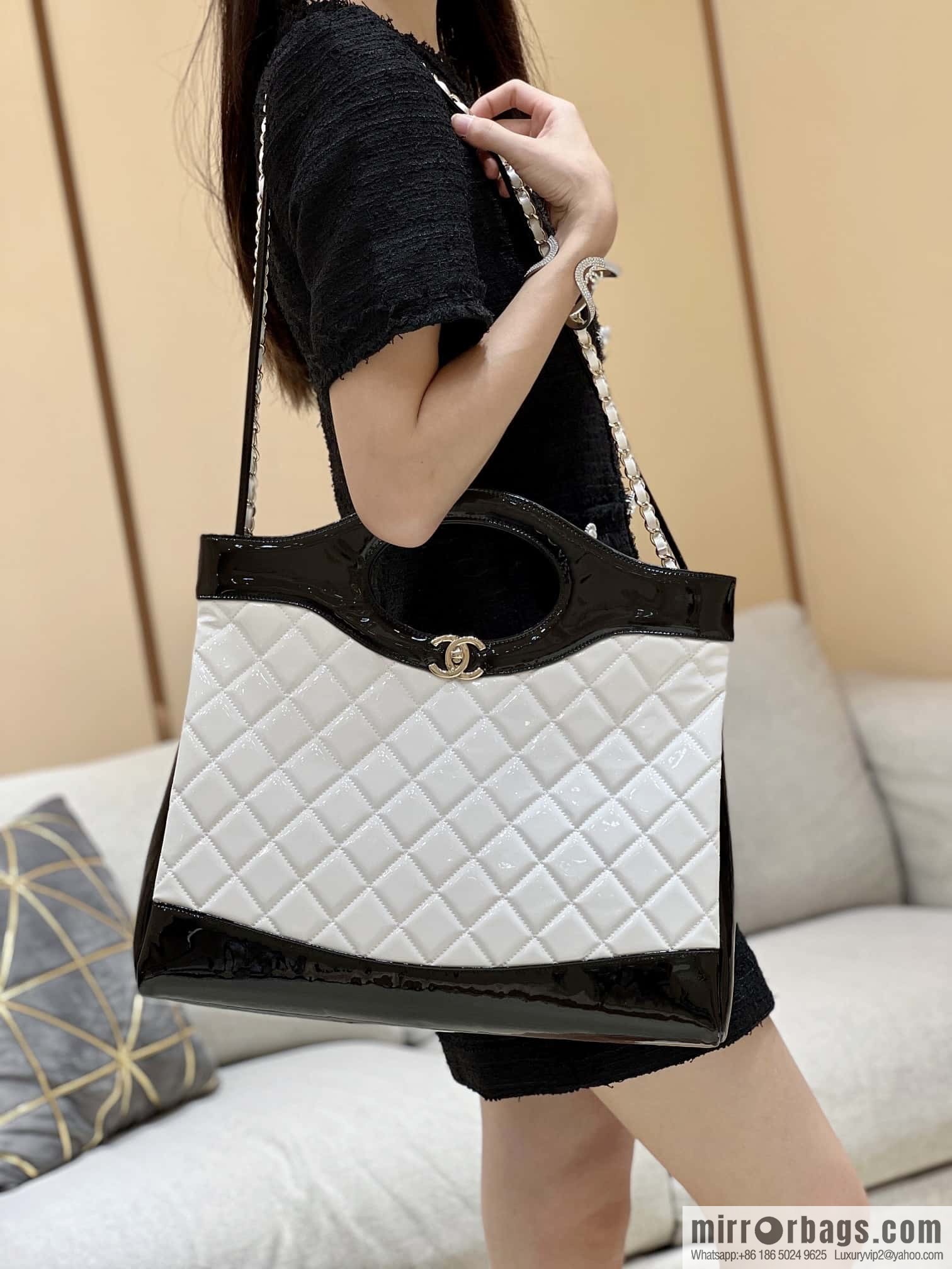 CHANEL 23A Advanced Handicraft Series 31bag Large AS1010 White
