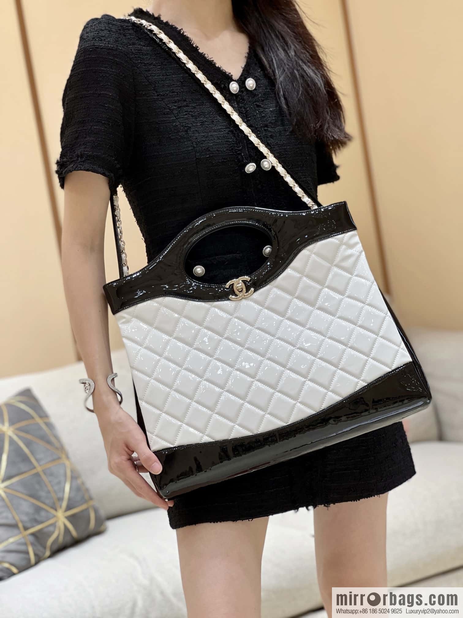 CHANEL 23A Advanced Handicraft Series 31bag Large AS1010 White