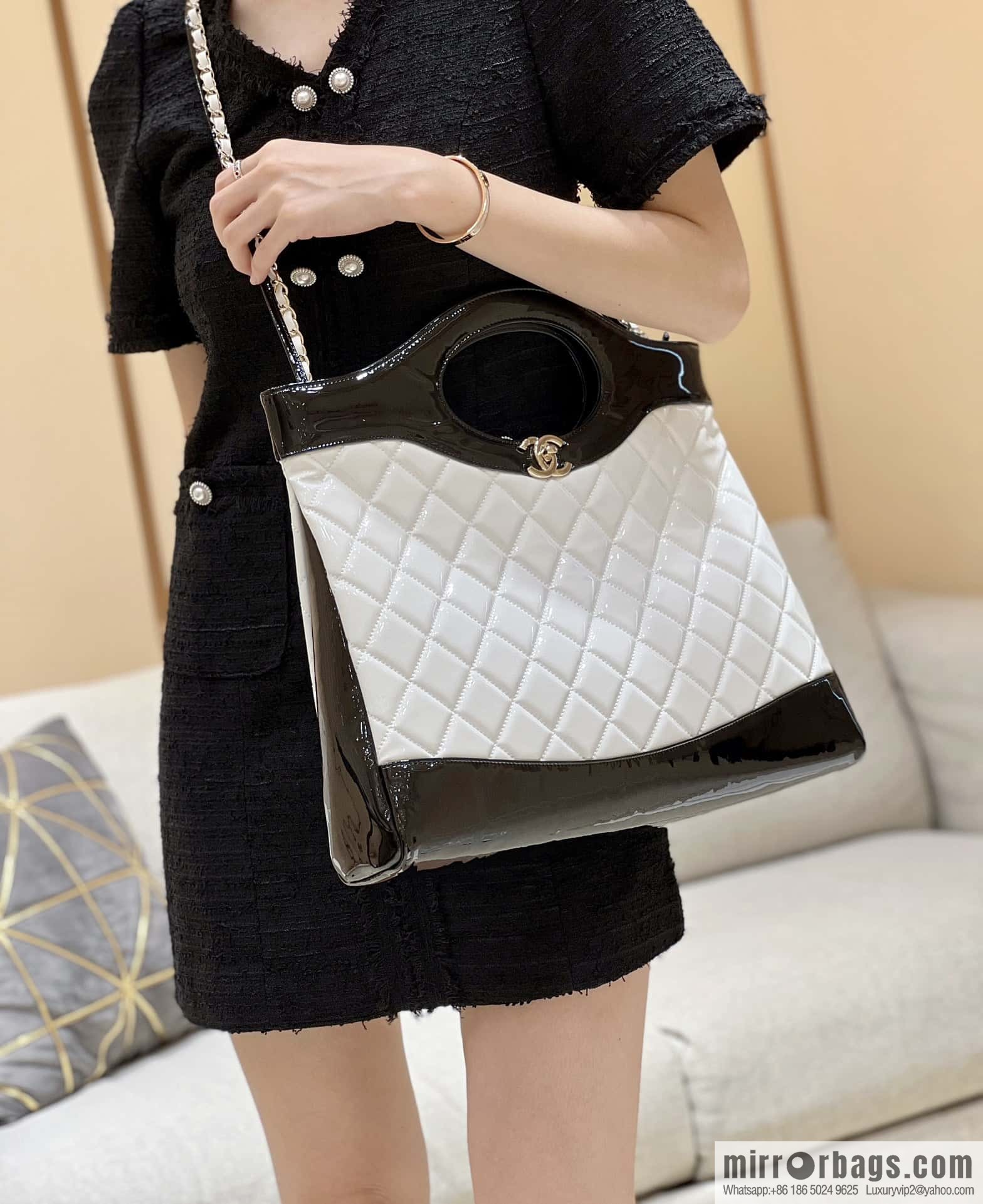 CHANEL 23A Advanced Handicraft Series 31bag Large AS1010 White