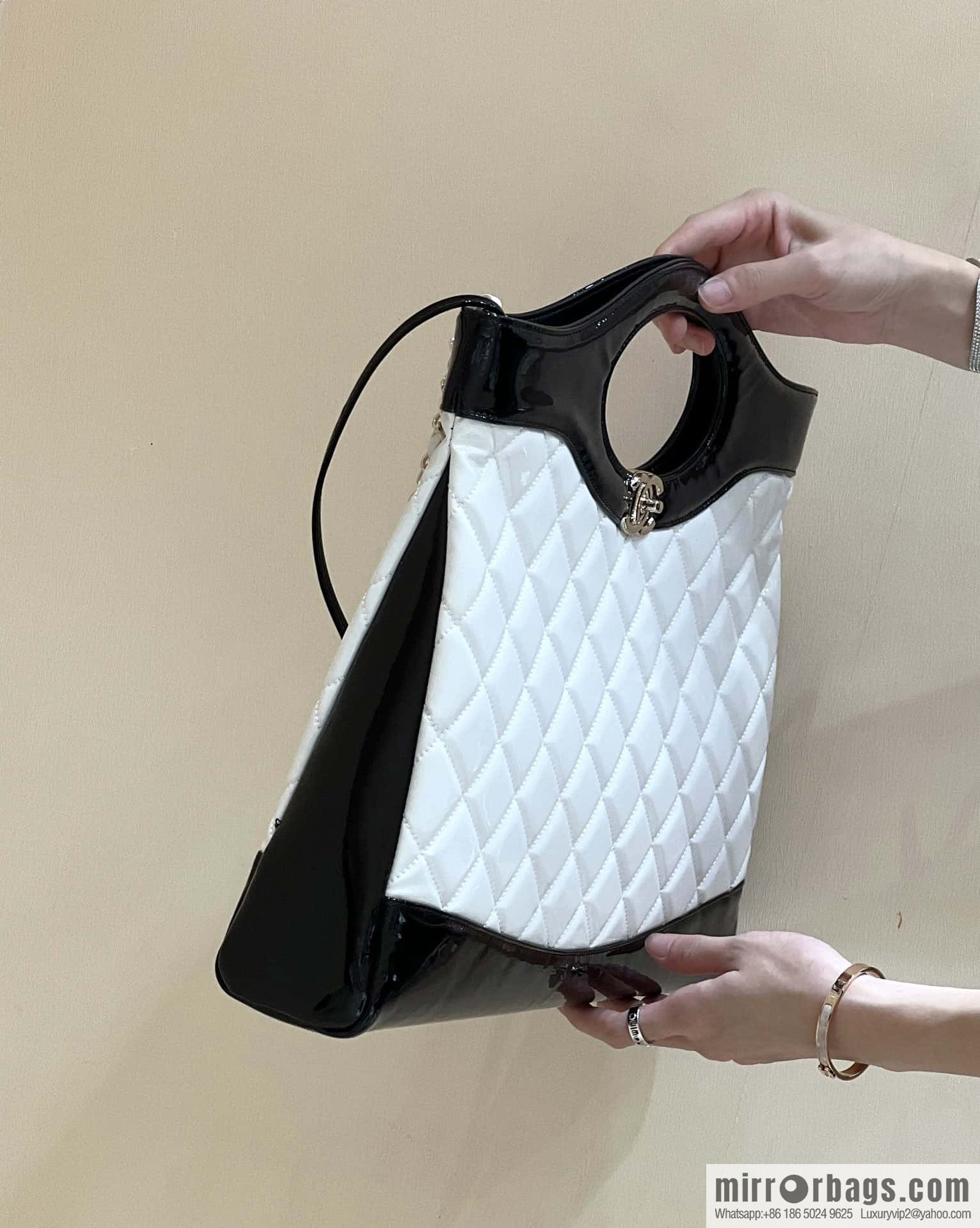 CHANEL 23A Advanced Handicraft Series 31bag Large AS1010 White