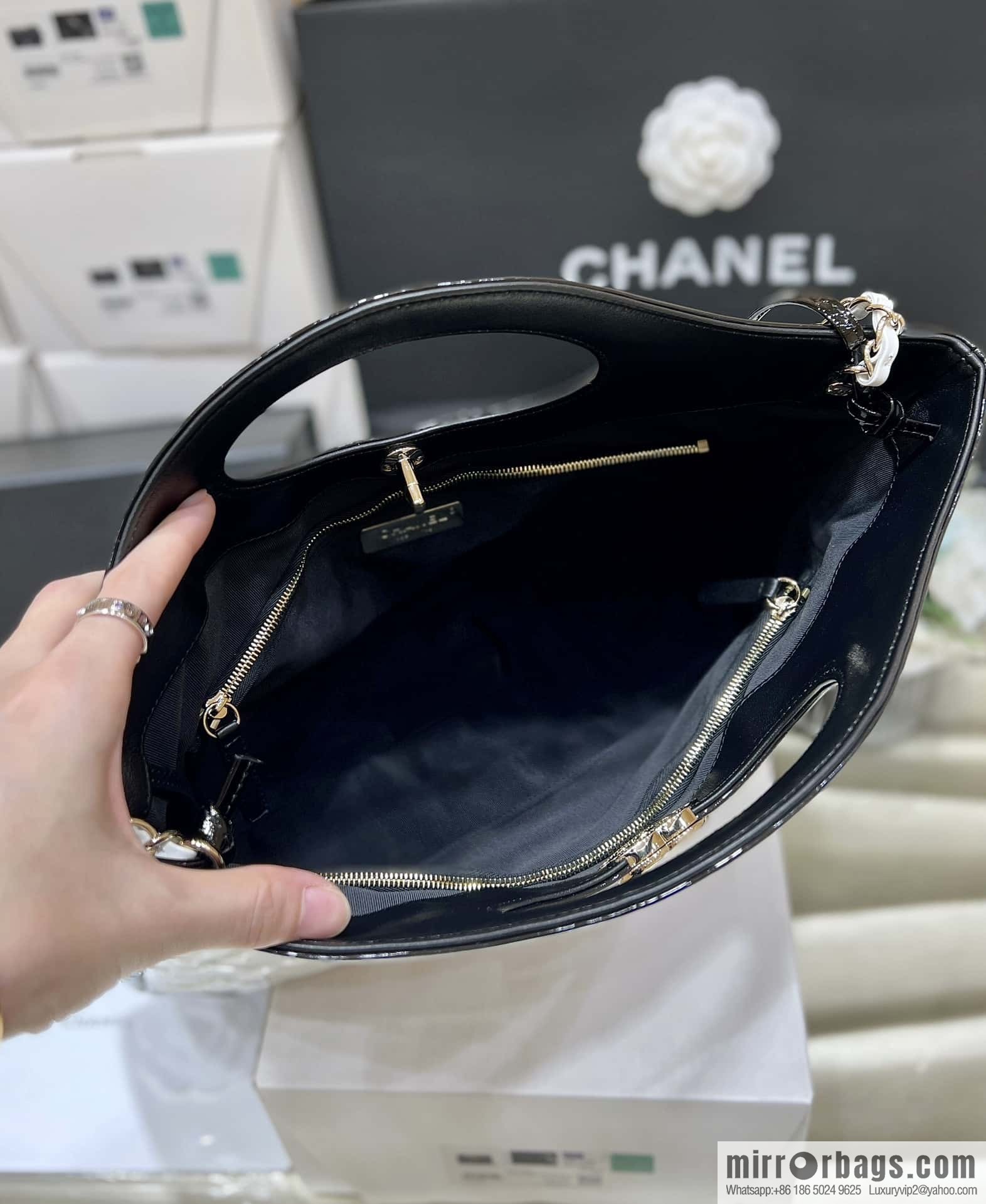 CHANEL 23A Advanced Handicraft Series 31bag Large AS1010 White